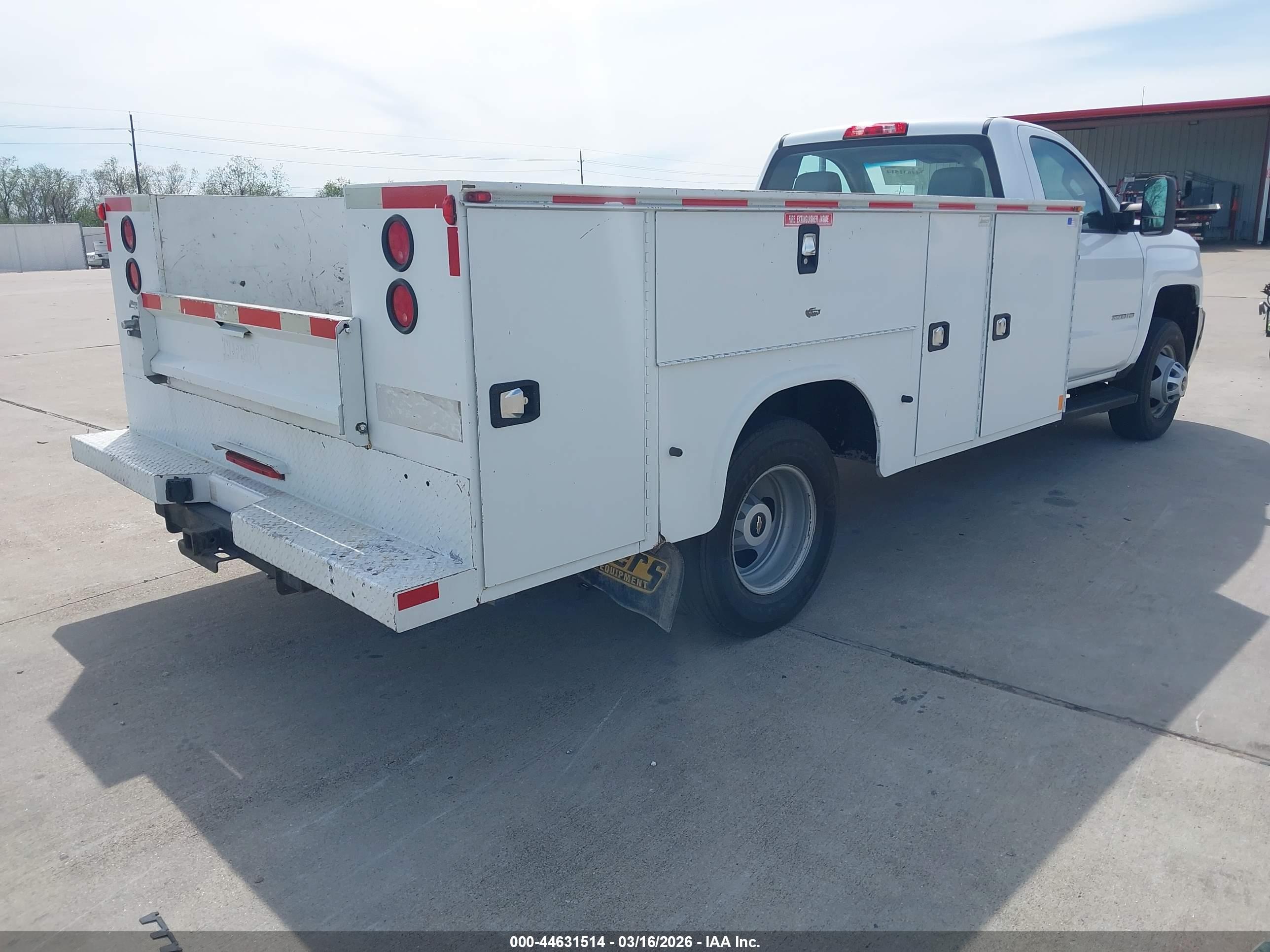 CHEVROLET SILVERADO image 4