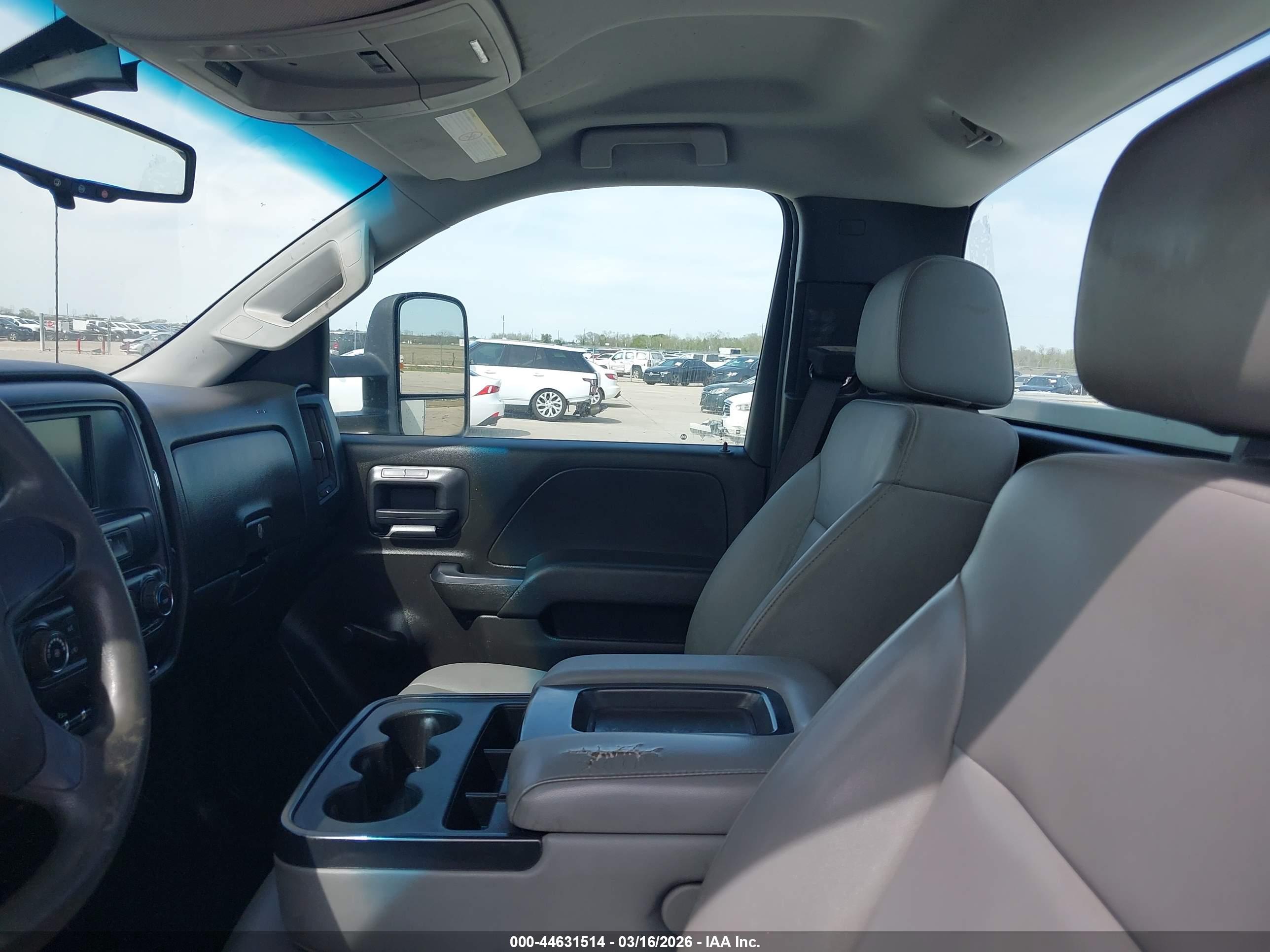 CHEVROLET SILVERADO image 8