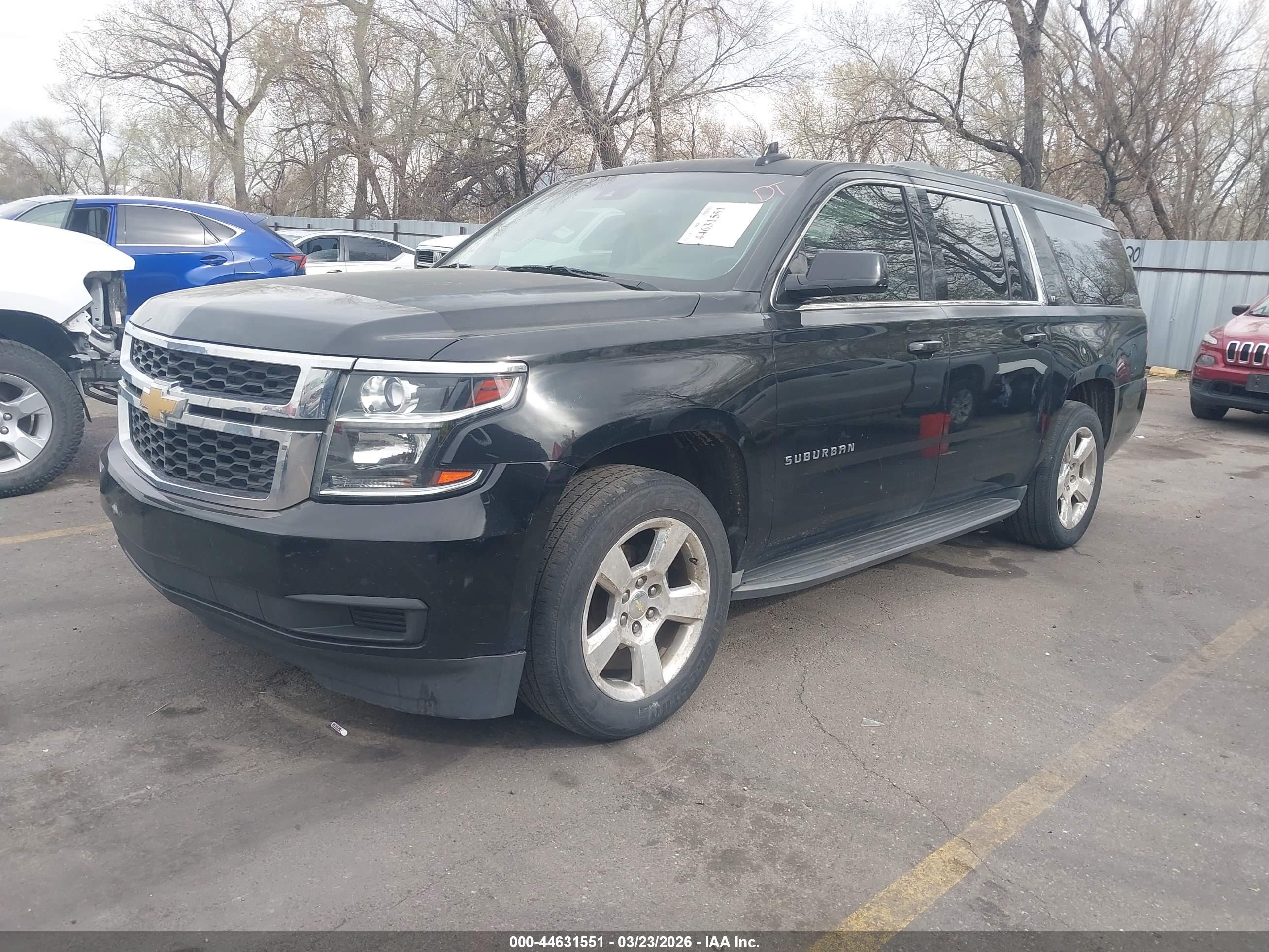 CHEVROLET SUBURBAN image 2