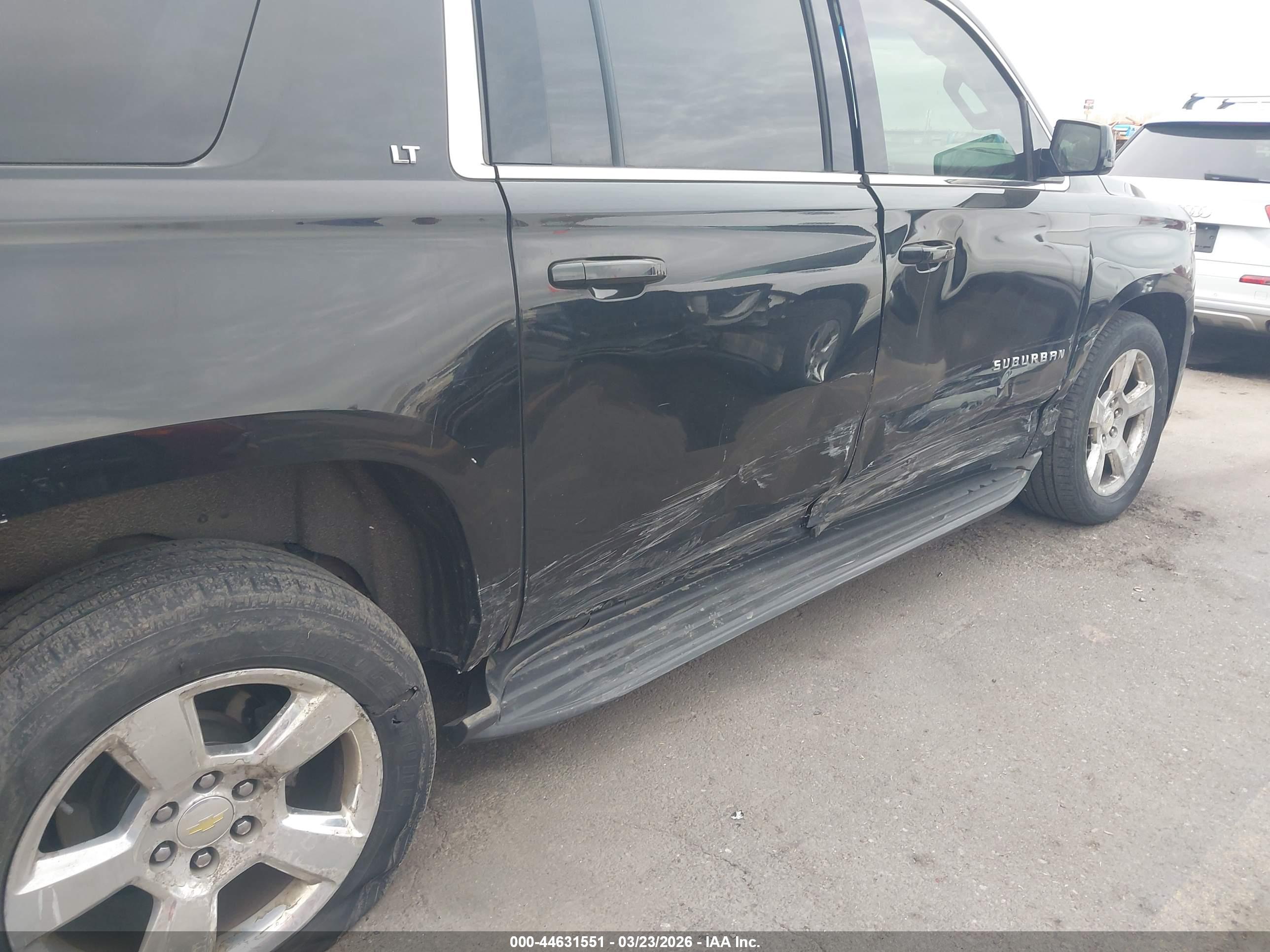 CHEVROLET SUBURBAN image 6