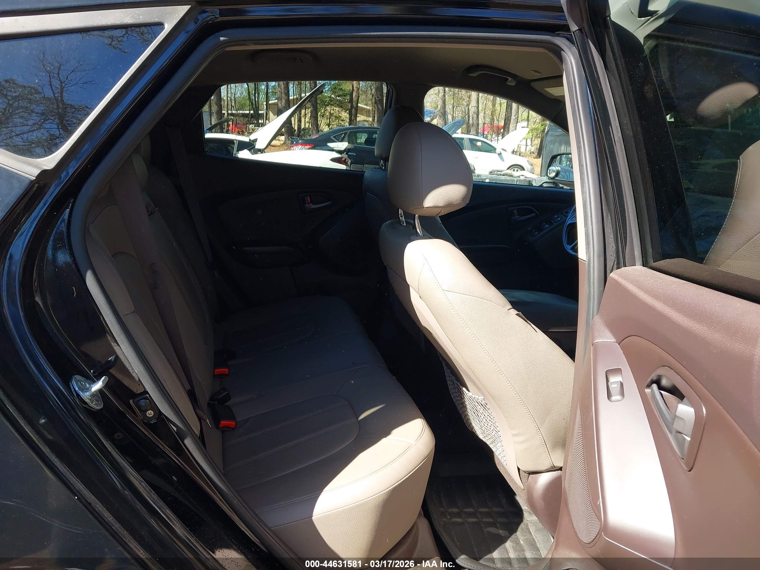 HYUNDAI TUCSON image 8