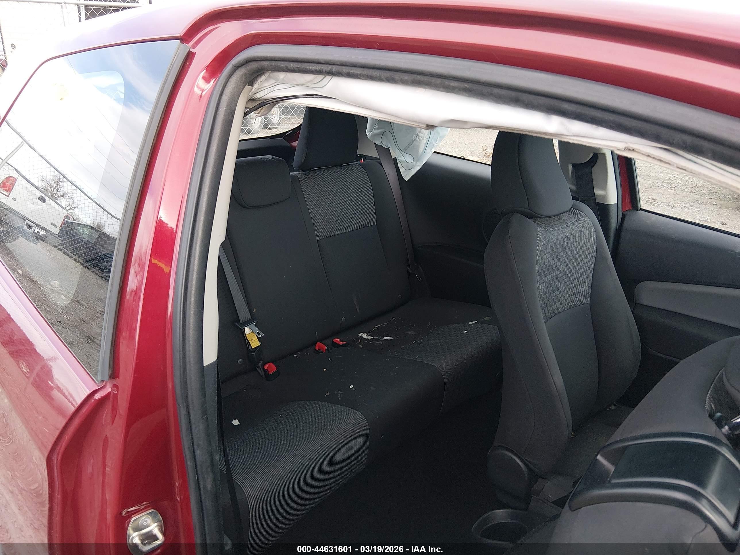 TOYOTA YARIS image 8