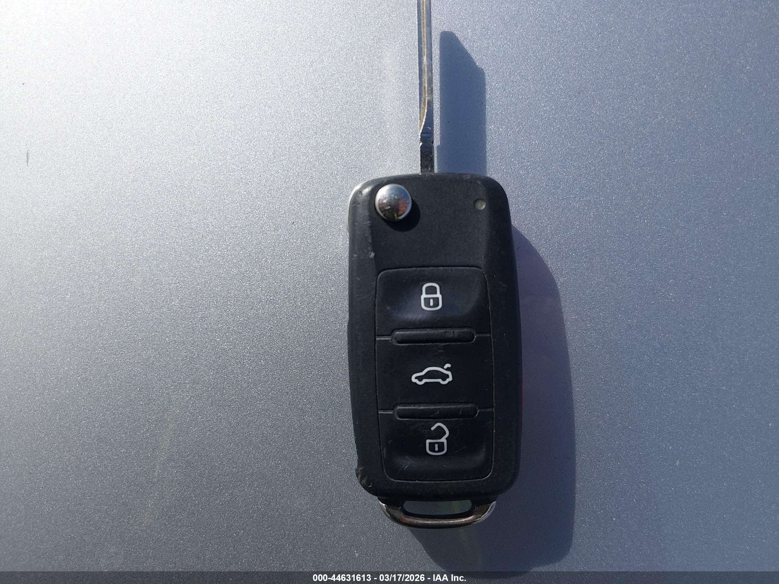 VOLKSWAGEN PASSAT image 11