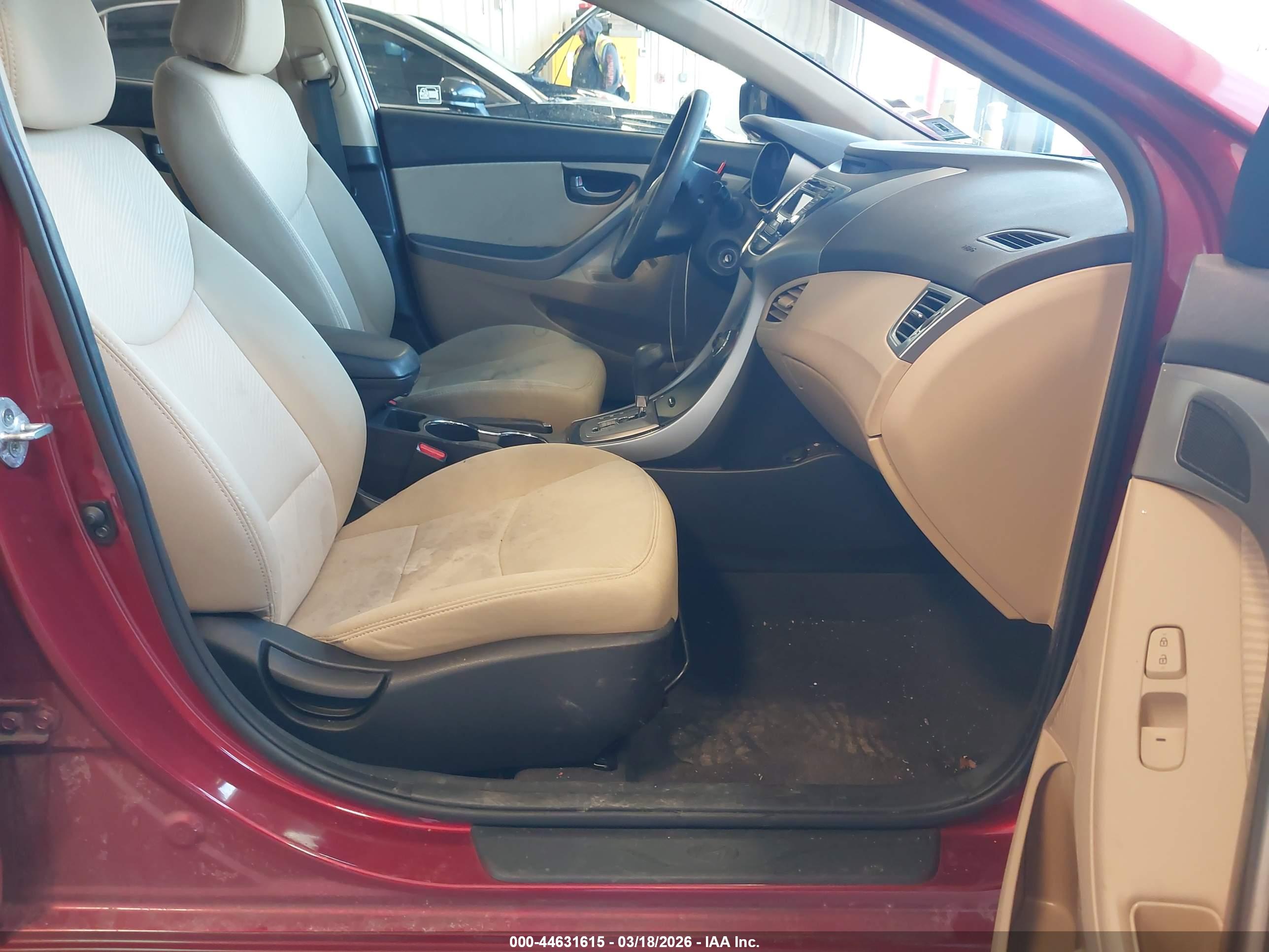 HYUNDAI ELANTRA image 5