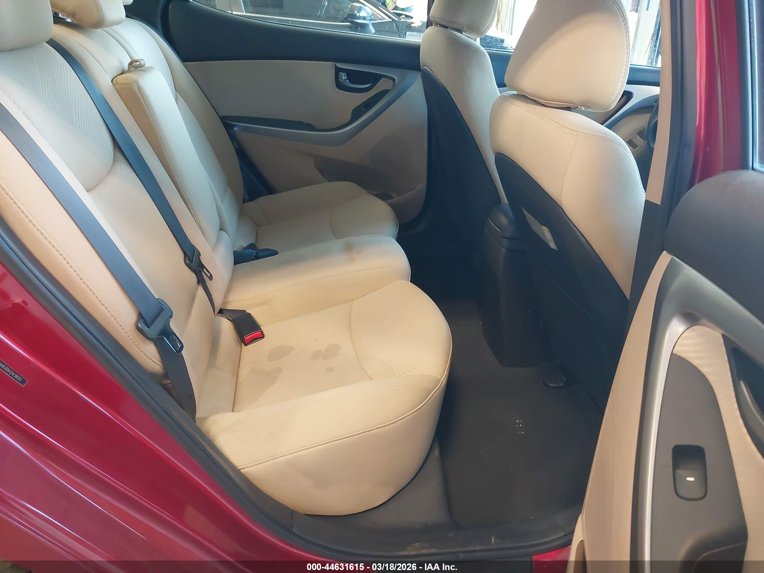 HYUNDAI ELANTRA image 8