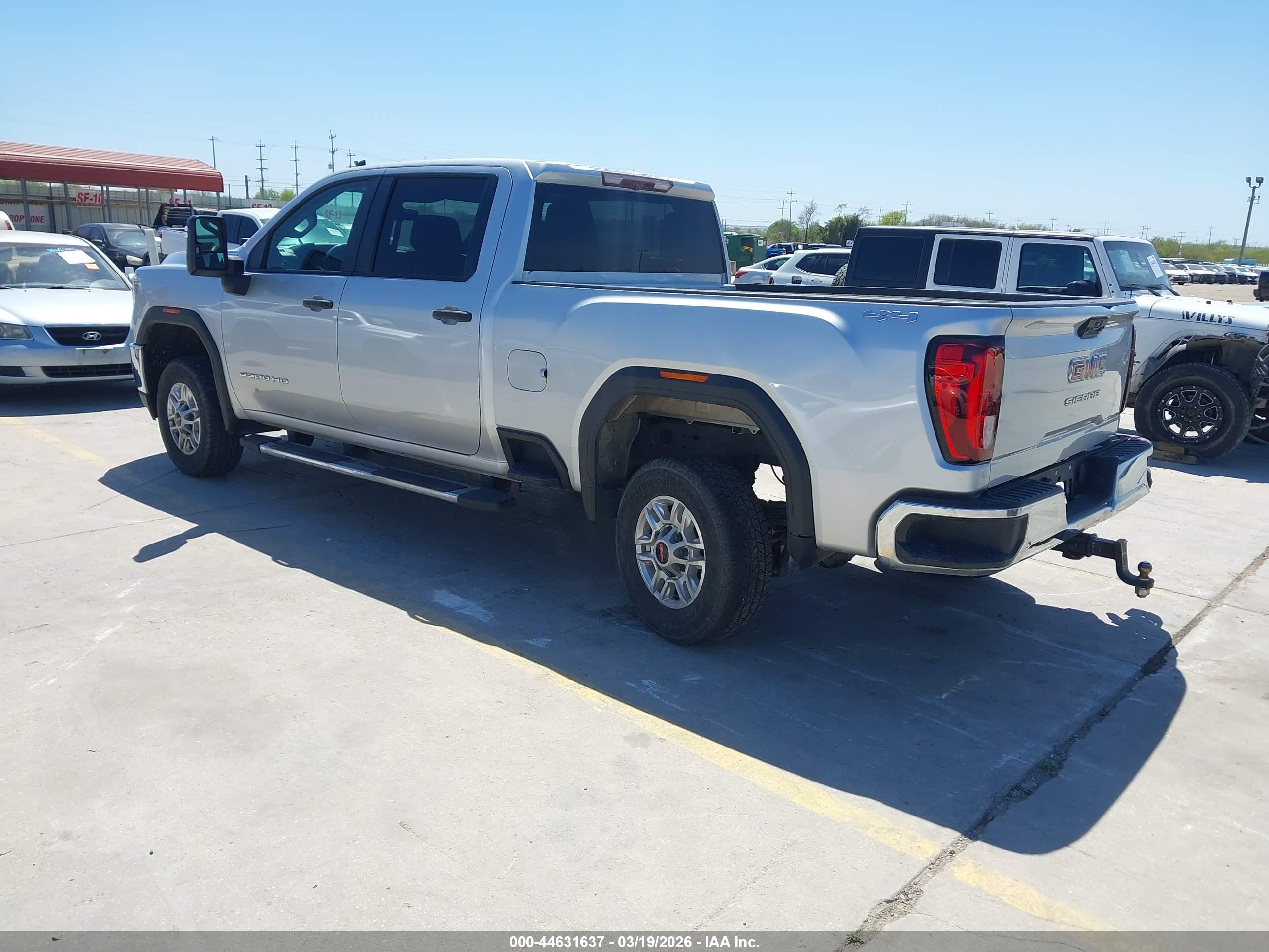 GMC SIERRA image 3