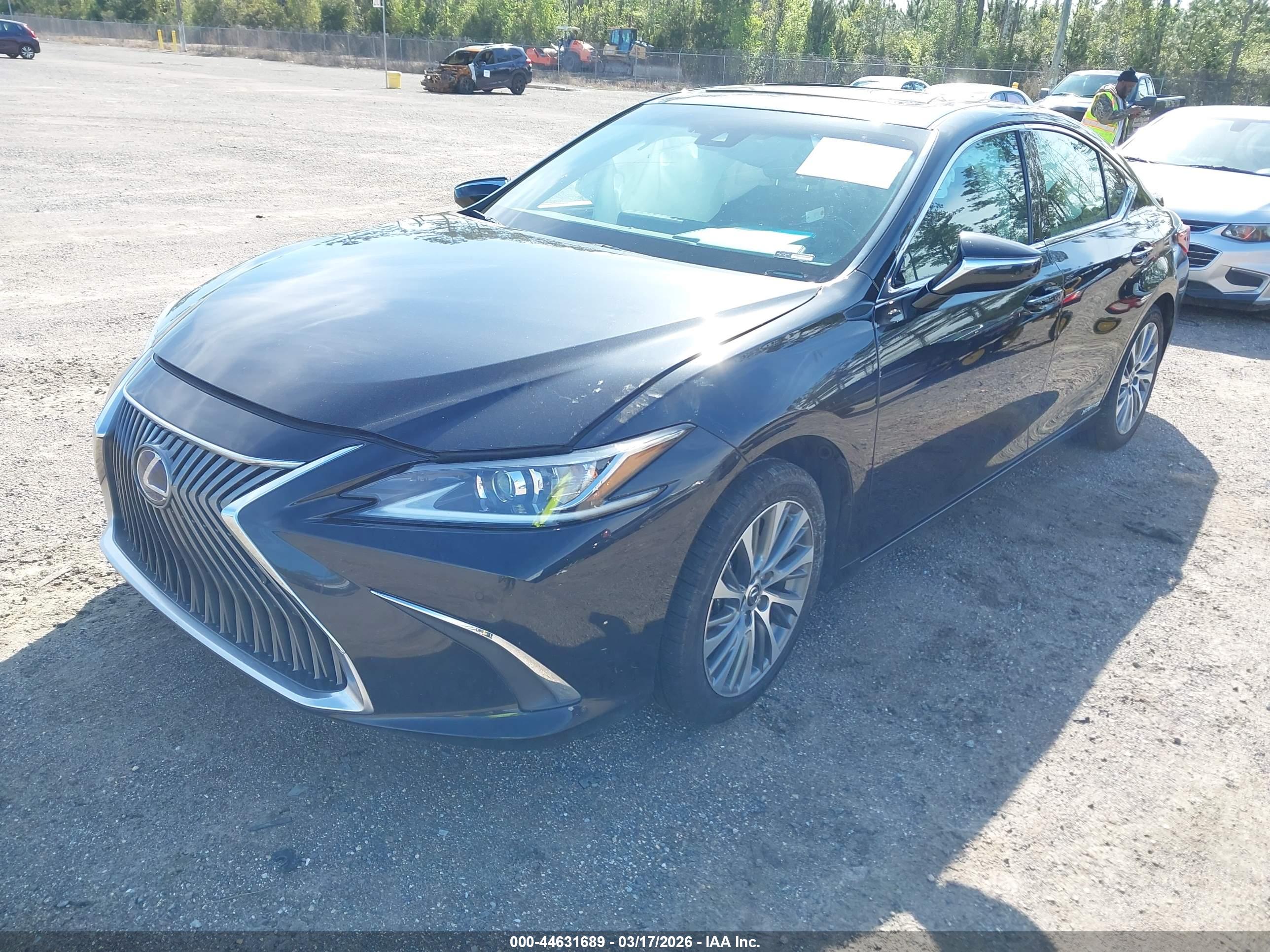 LEXUS ES image 2