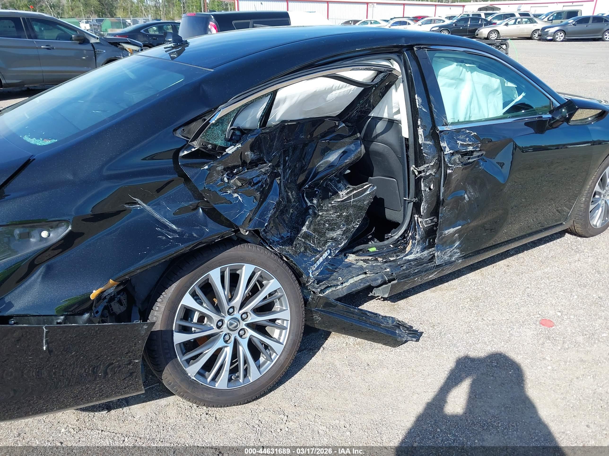 LEXUS ES image 6