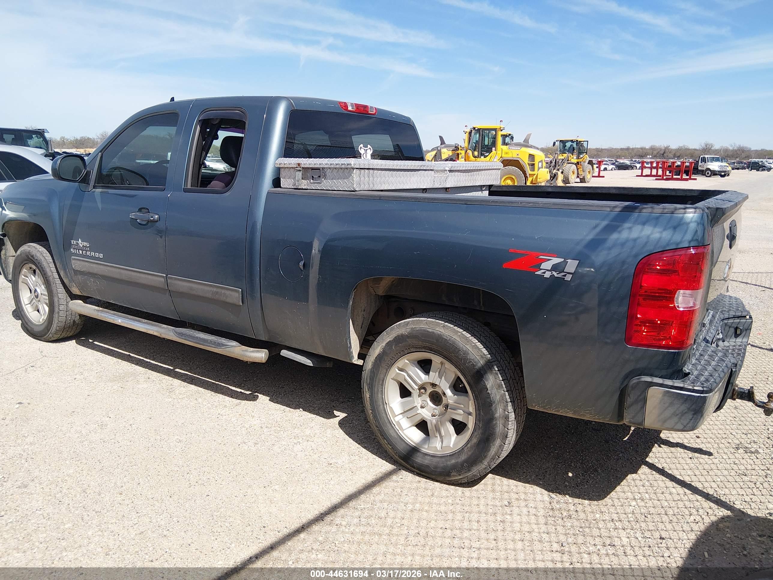 CHEVROLET SILVERADO image 3
