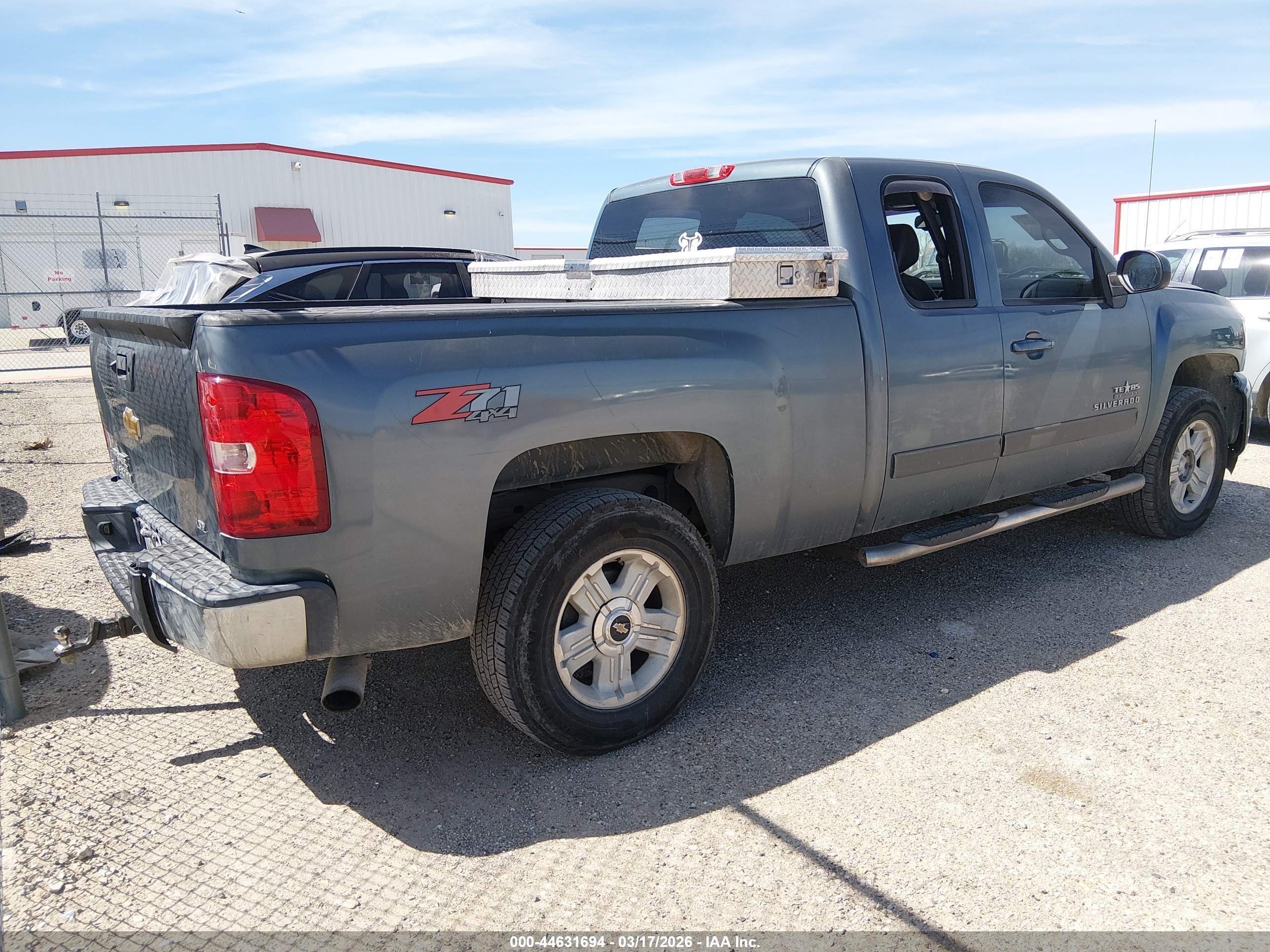 CHEVROLET SILVERADO image 4