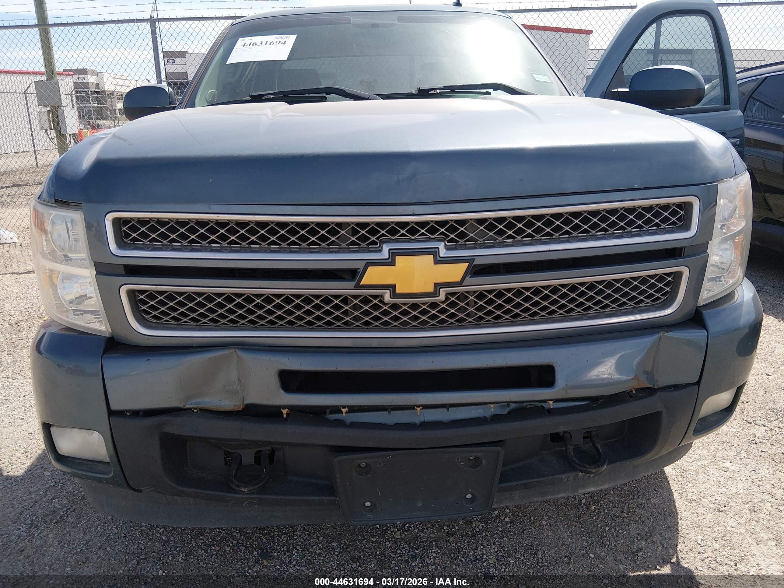 CHEVROLET SILVERADO image 6