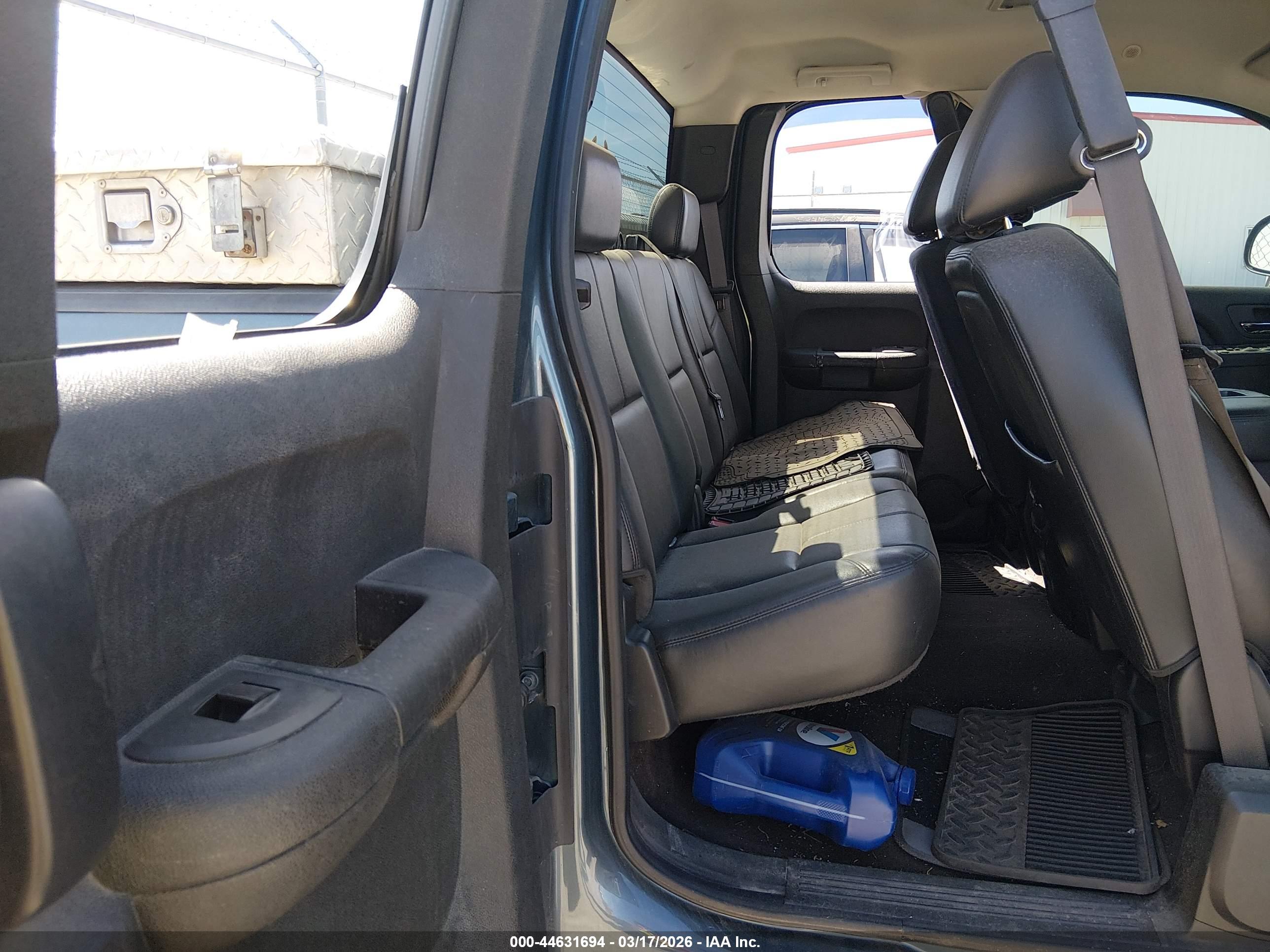 CHEVROLET SILVERADO image 8
