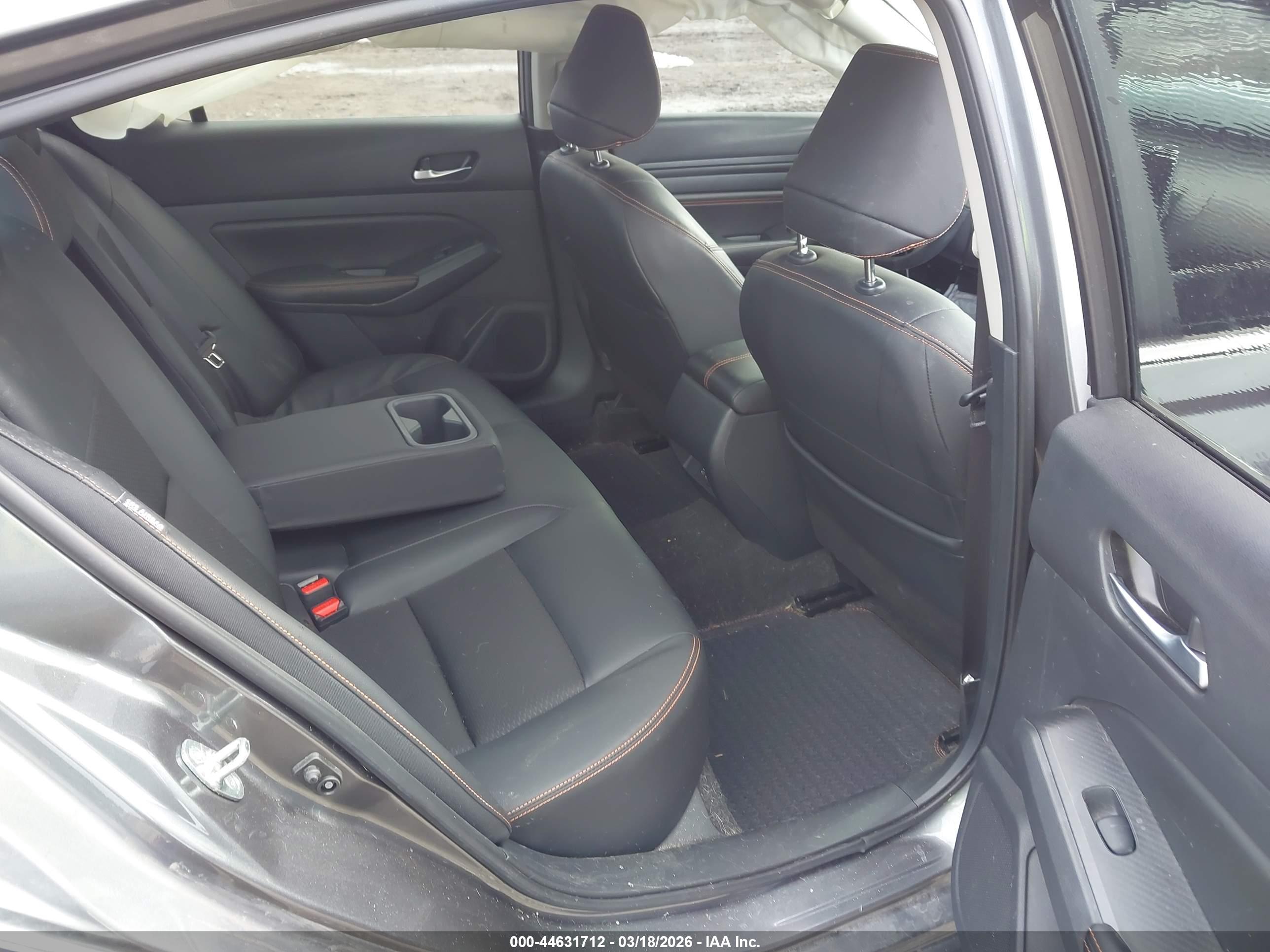 NISSAN ALTIMA image 8