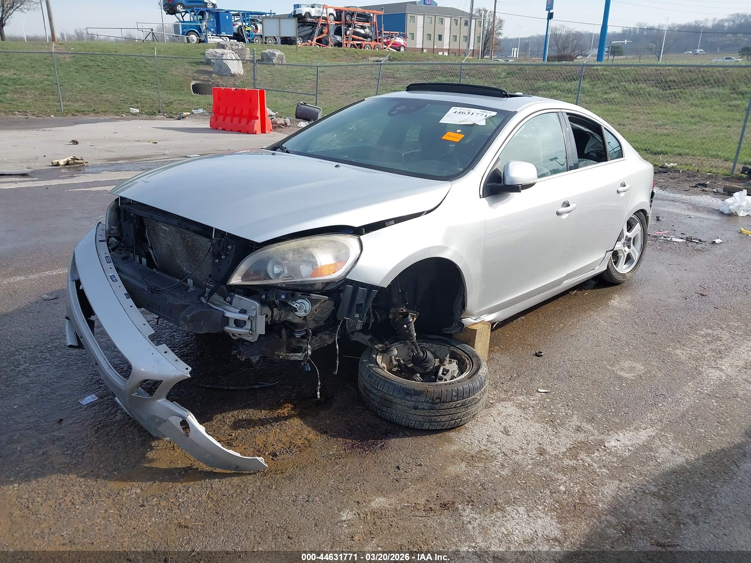 VOLVO S60 image 2