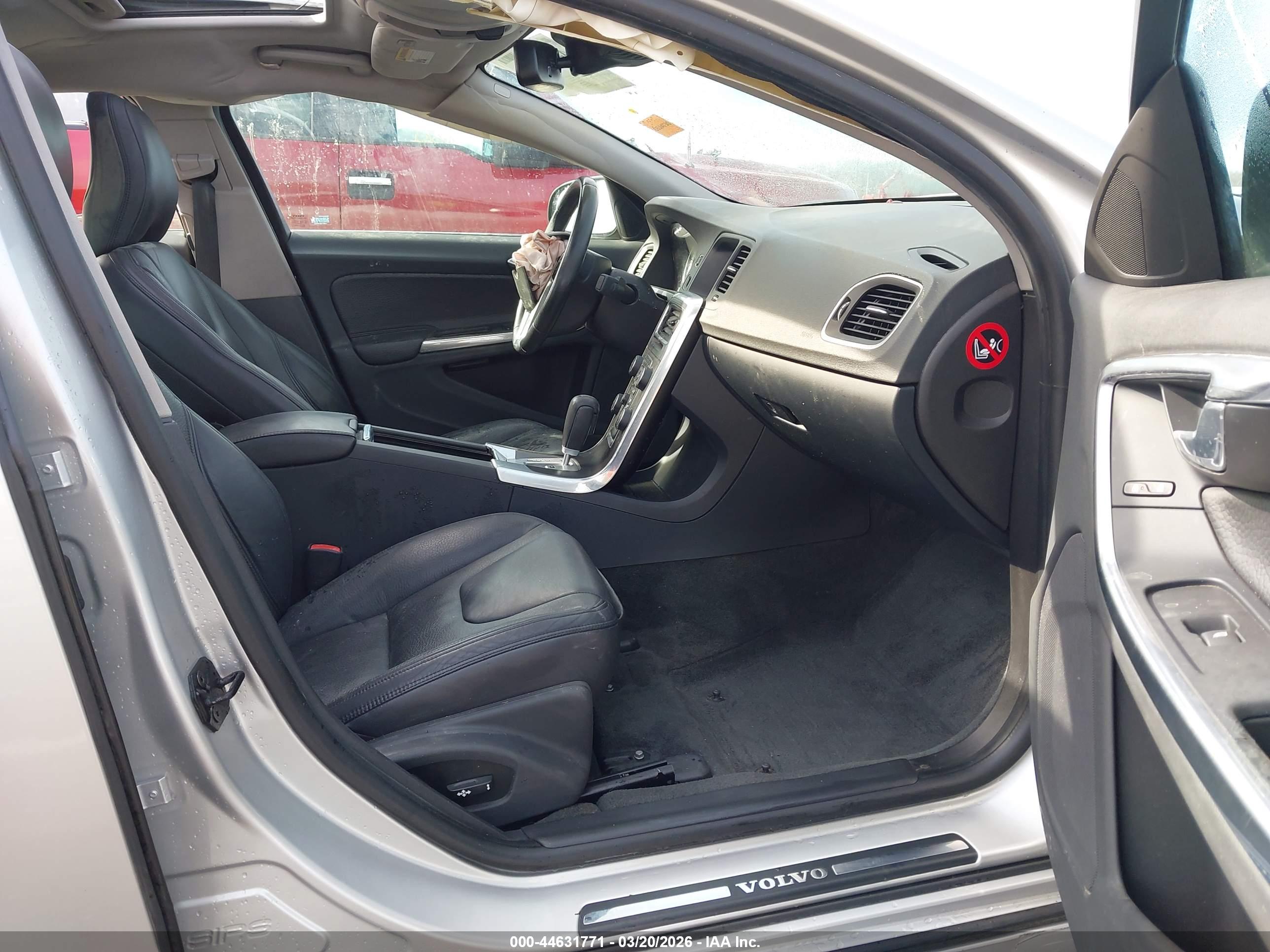 VOLVO S60 image 5