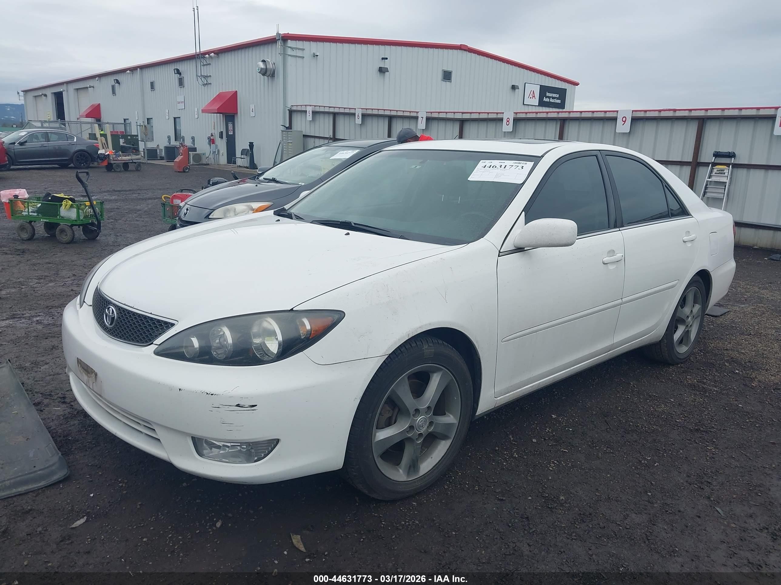 TOYOTA CAMRY image 2