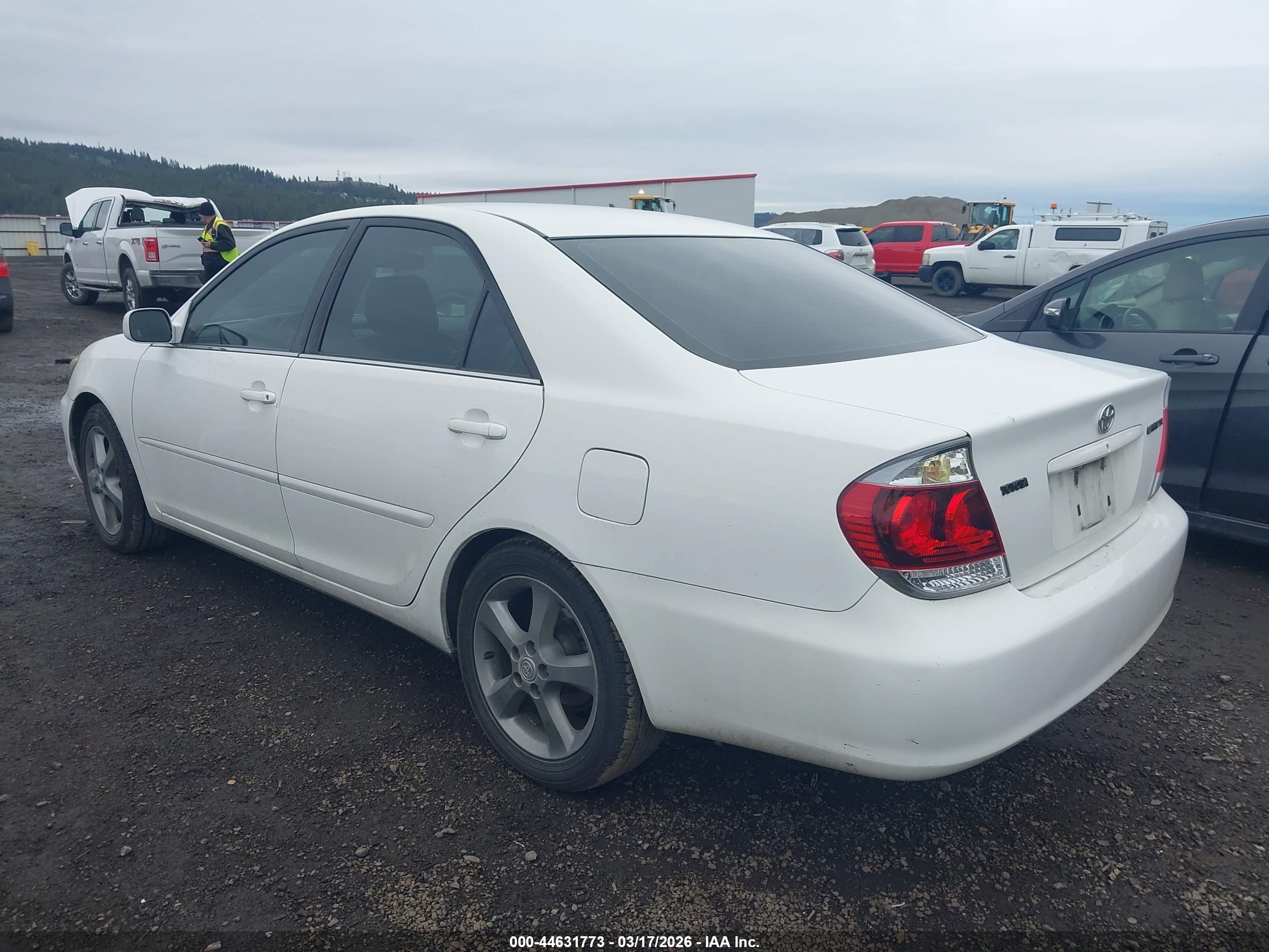 TOYOTA CAMRY image 3