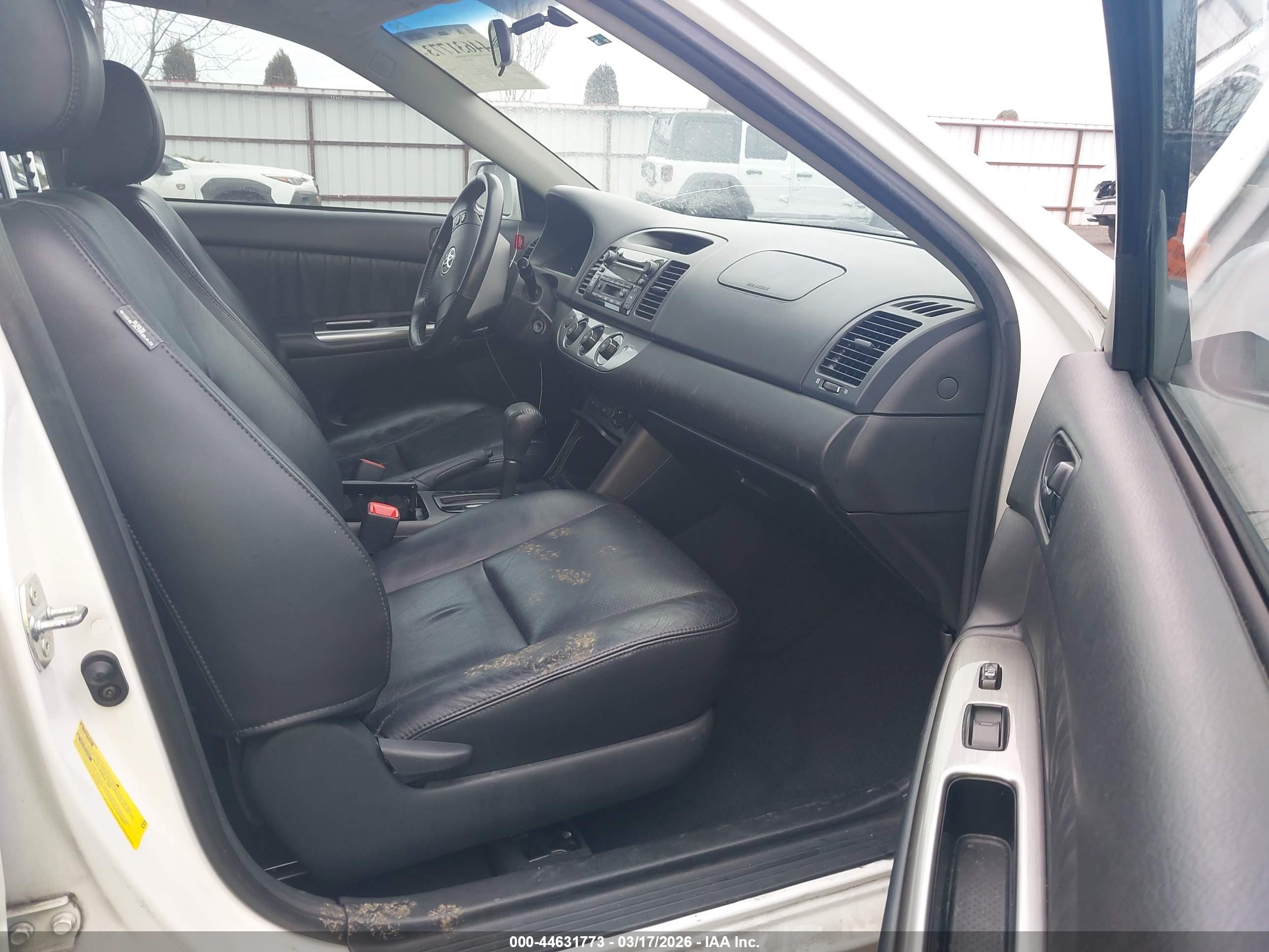 TOYOTA CAMRY image 5