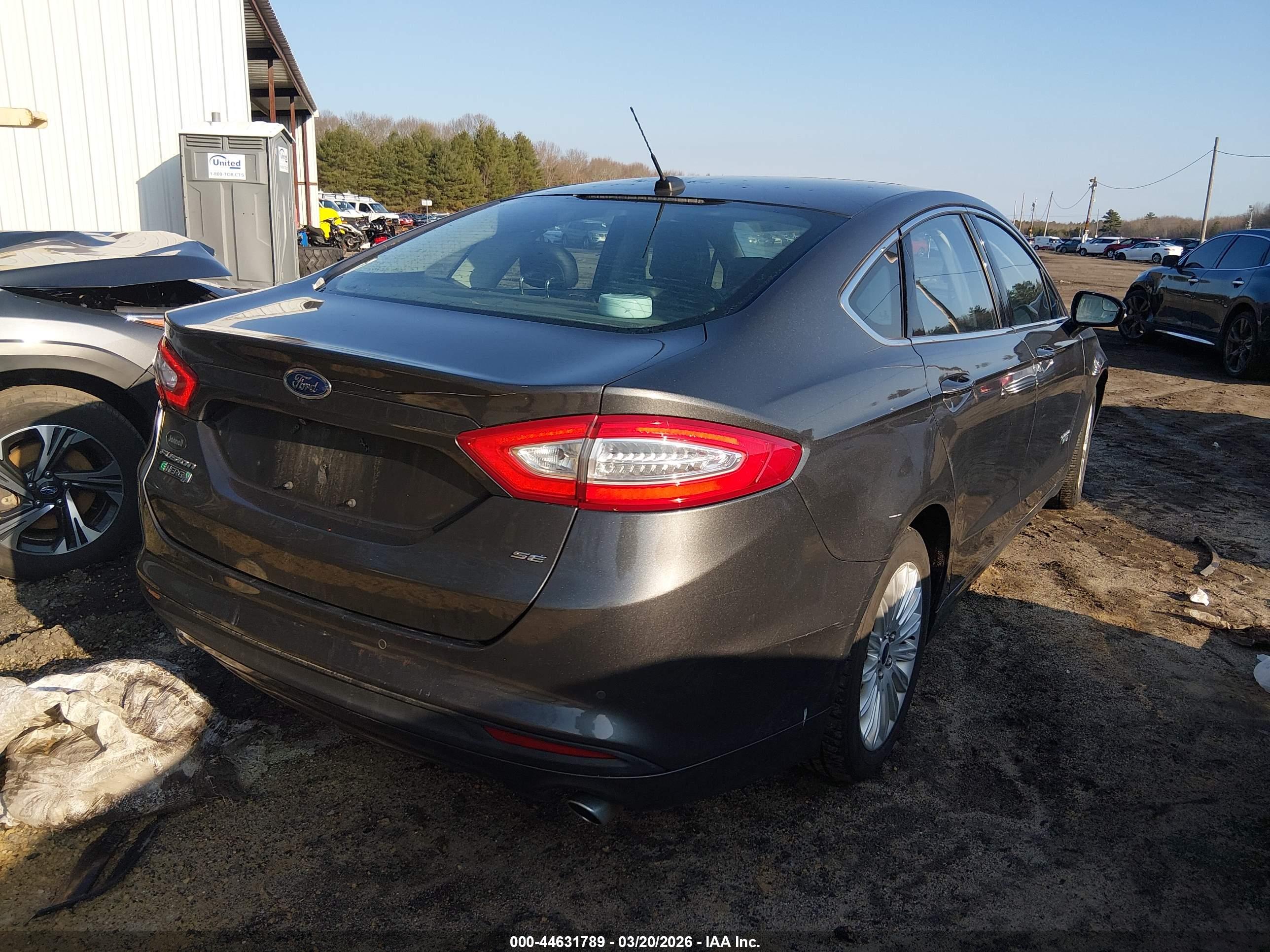 FORD FUSION image 4