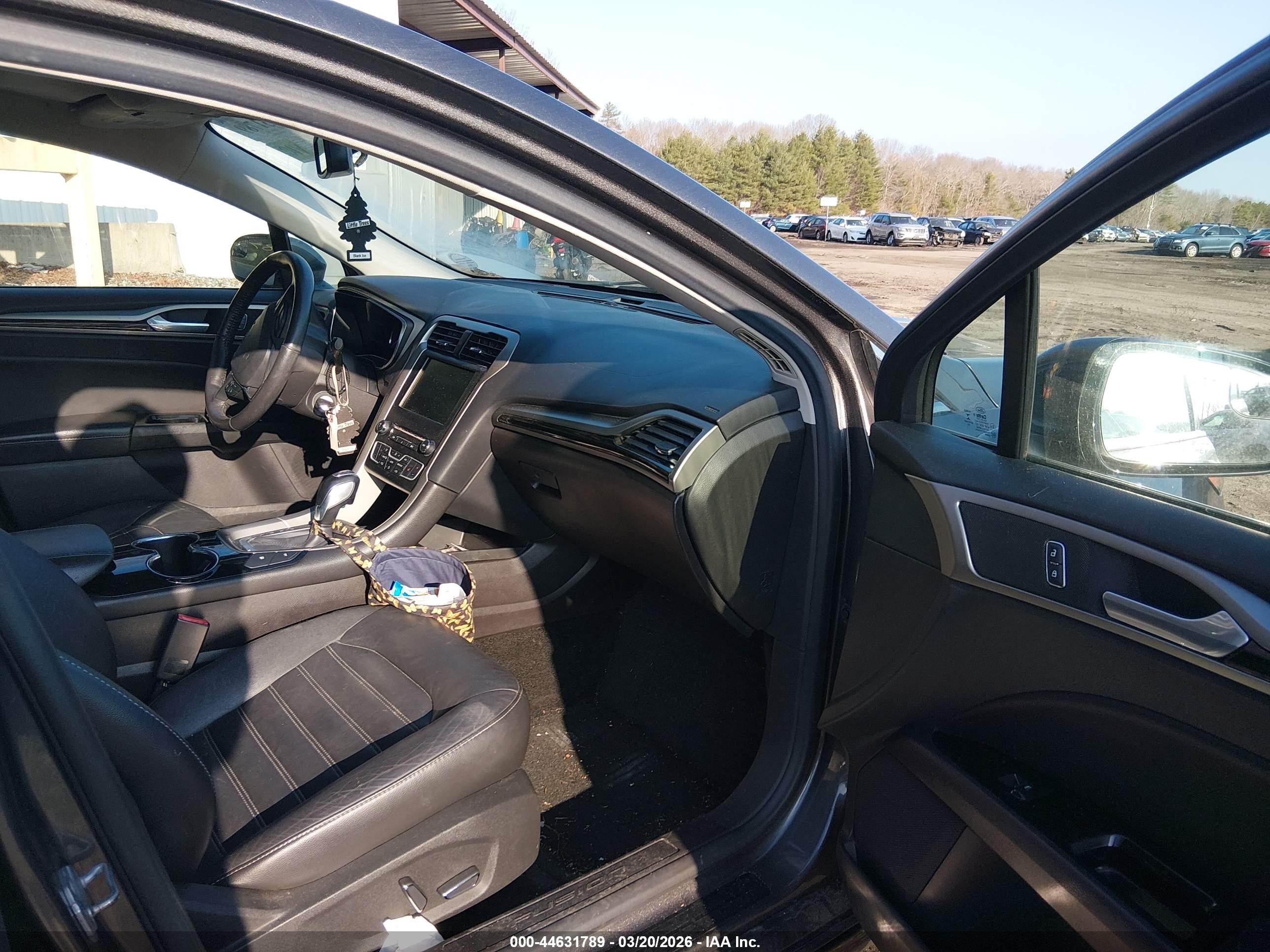 FORD FUSION image 5