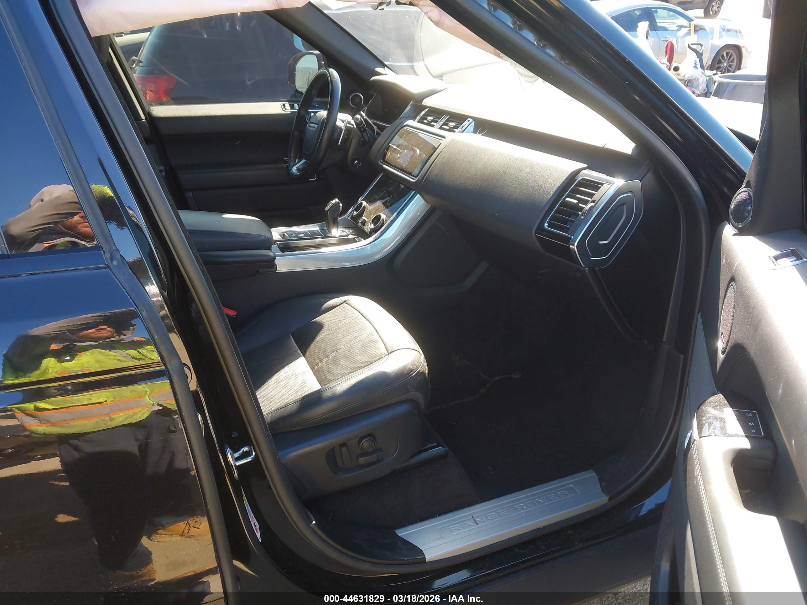 LAND ROVER image 5