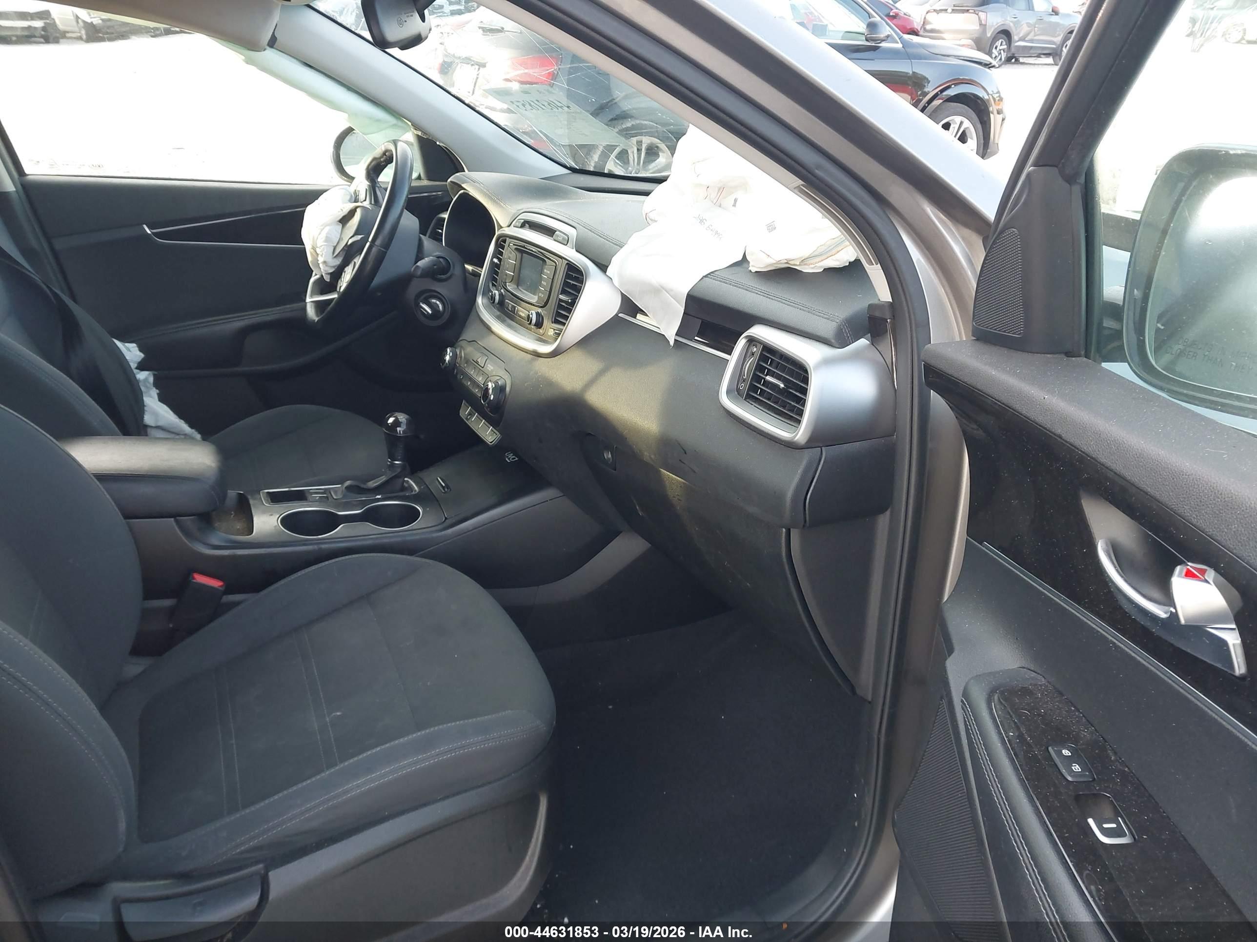 KIA SORENTO image 5