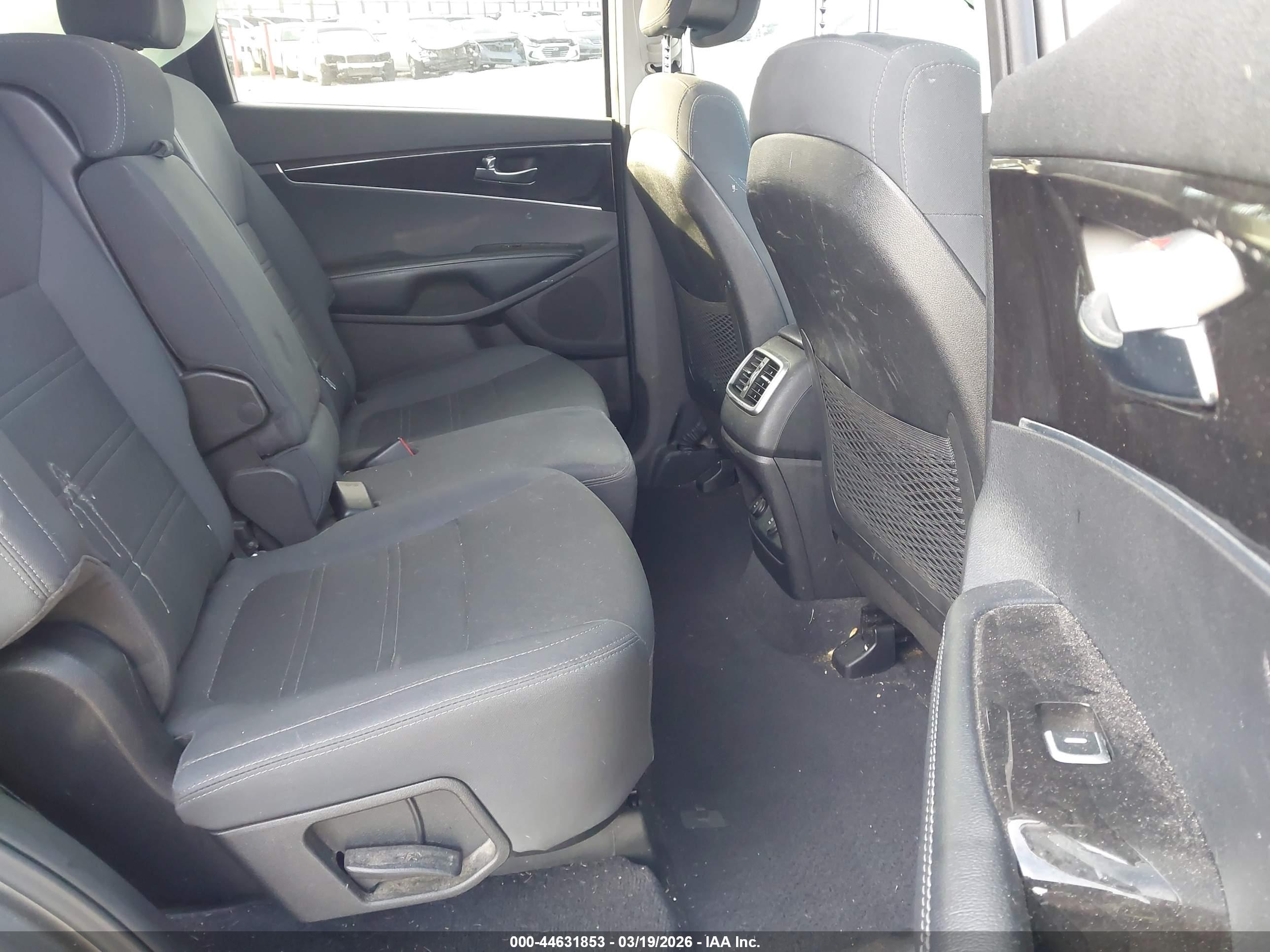 KIA SORENTO image 8