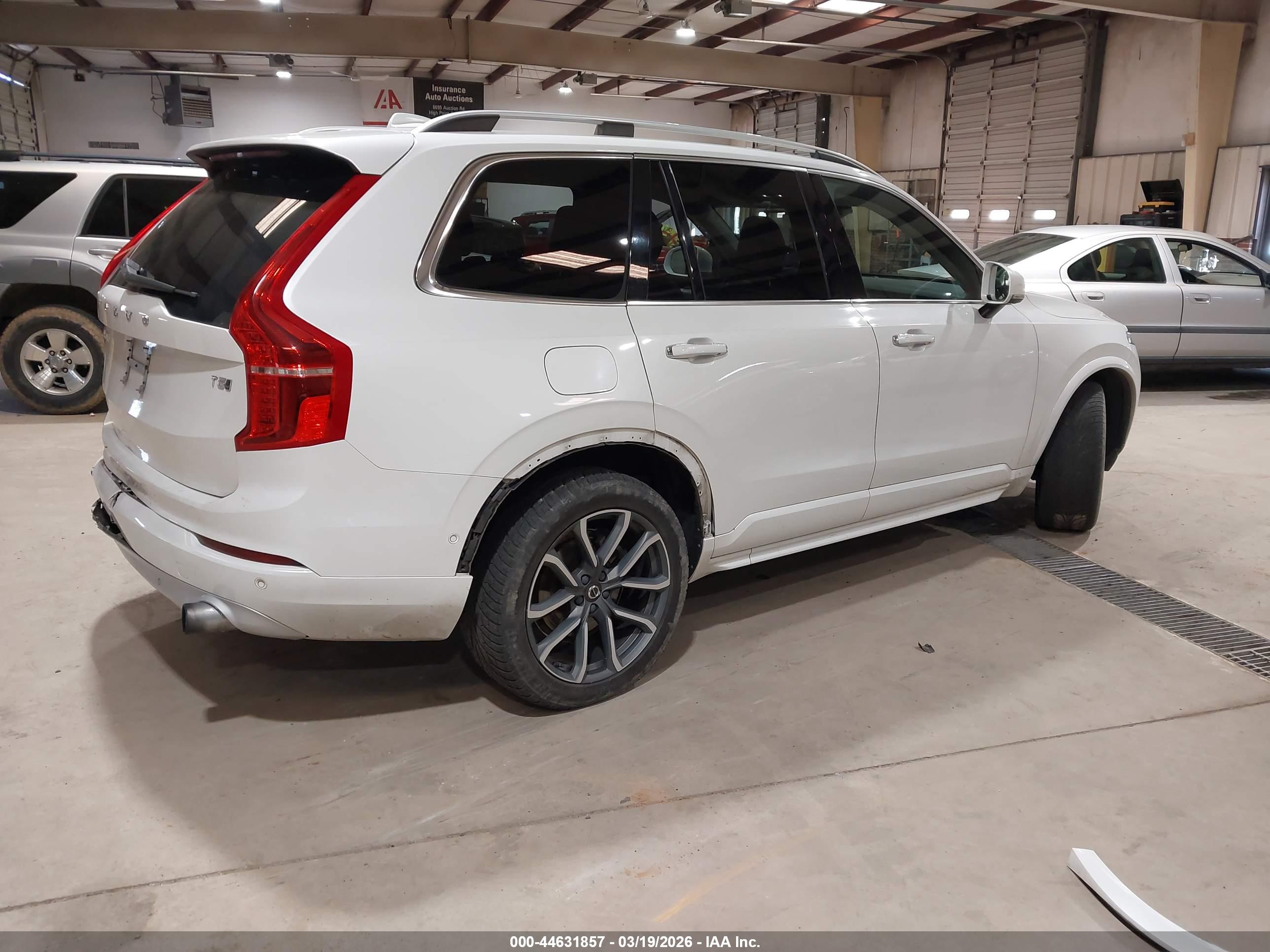 VOLVO XC90 image 4