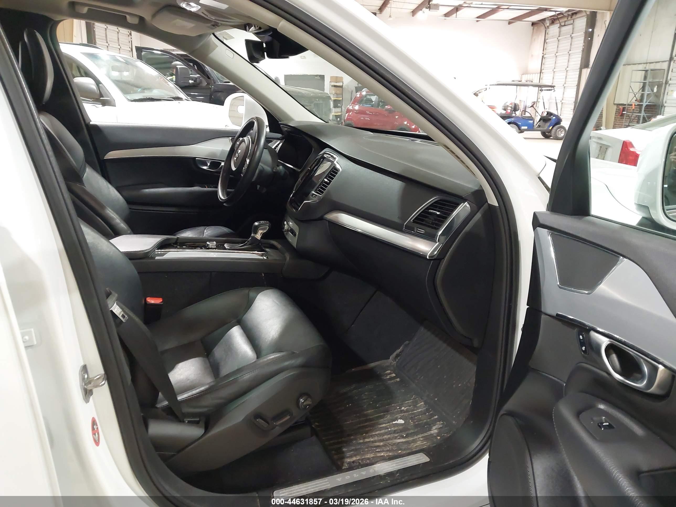 VOLVO XC90 image 5