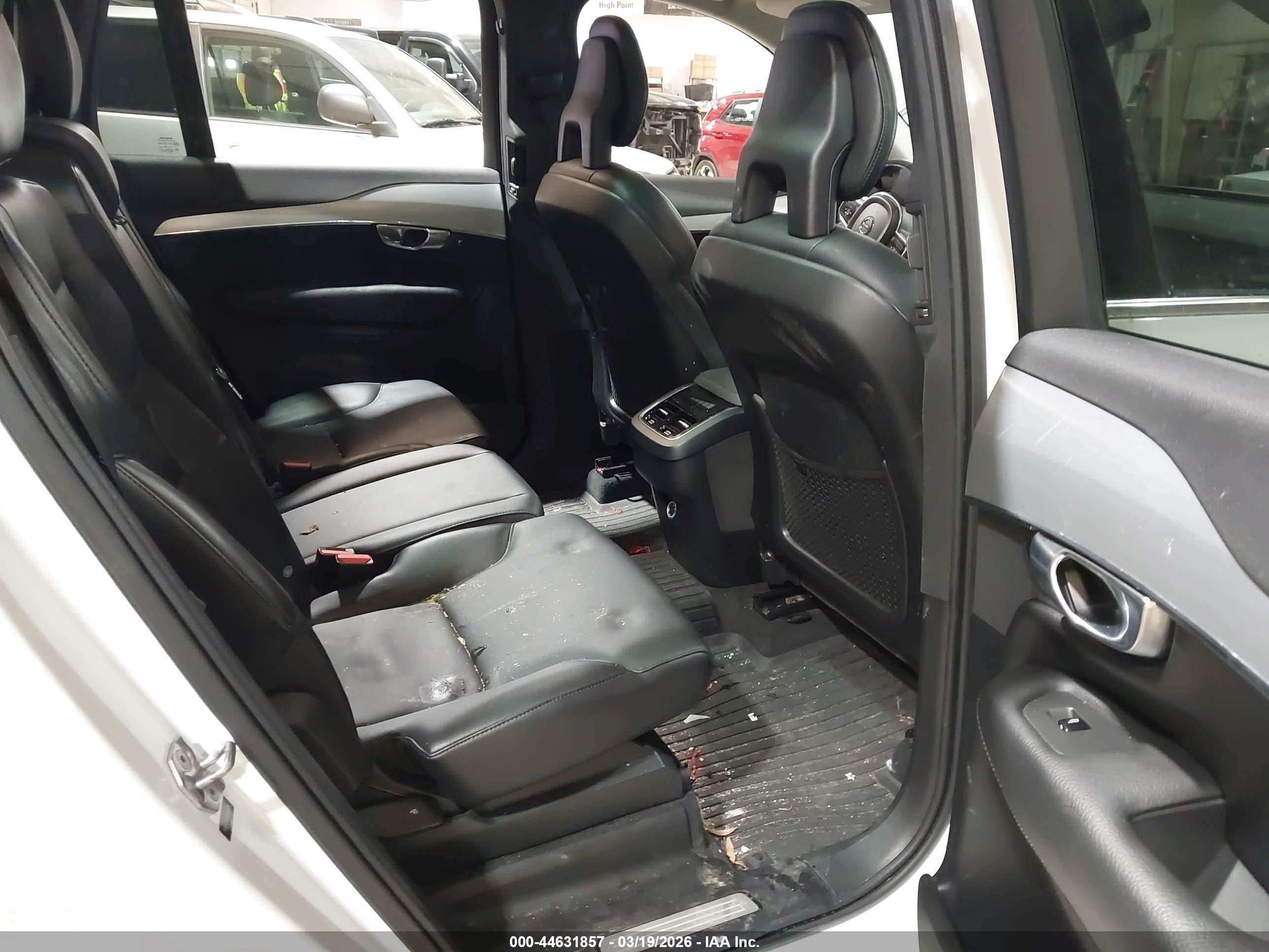 VOLVO XC90 image 8