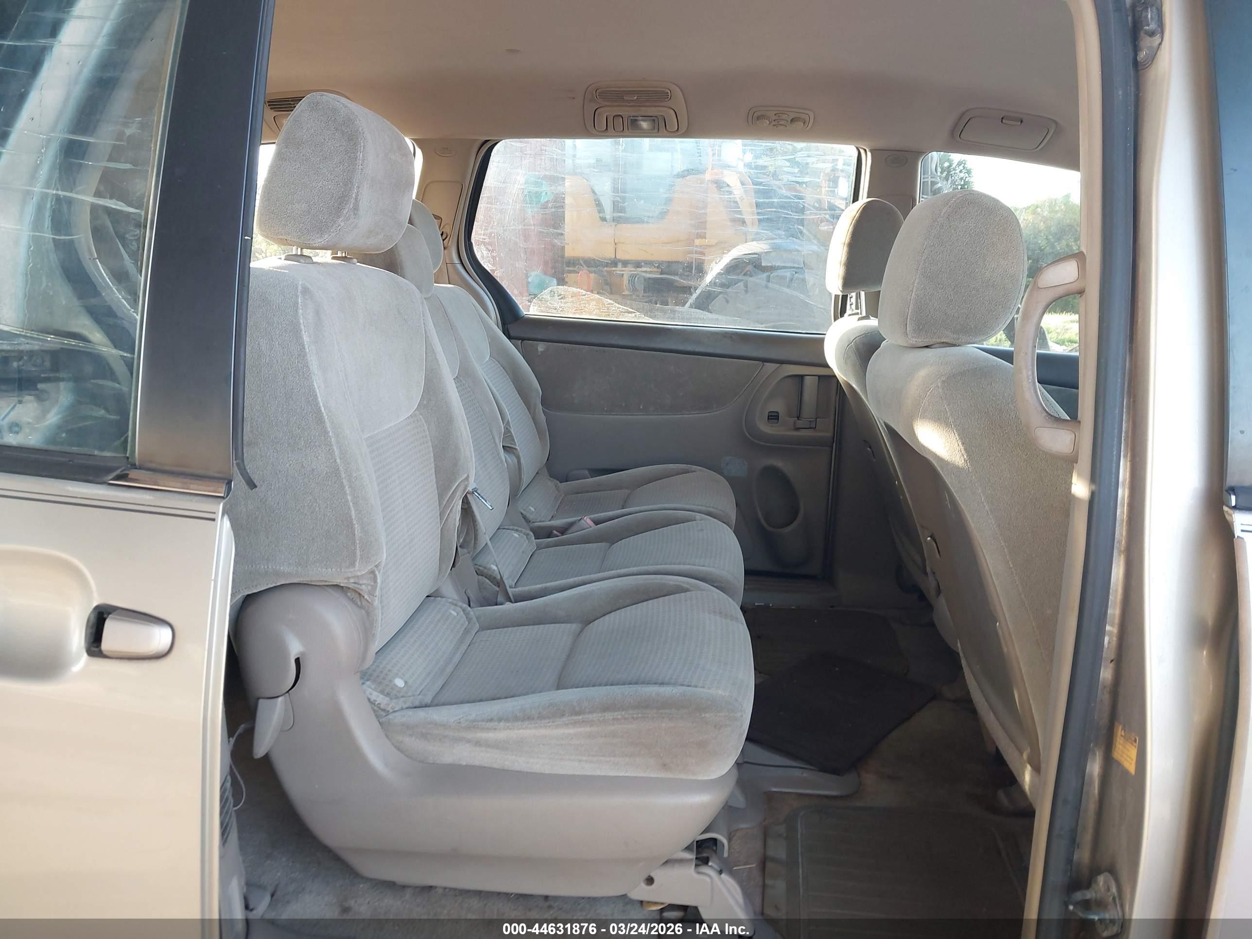 TOYOTA SIENNA image 8