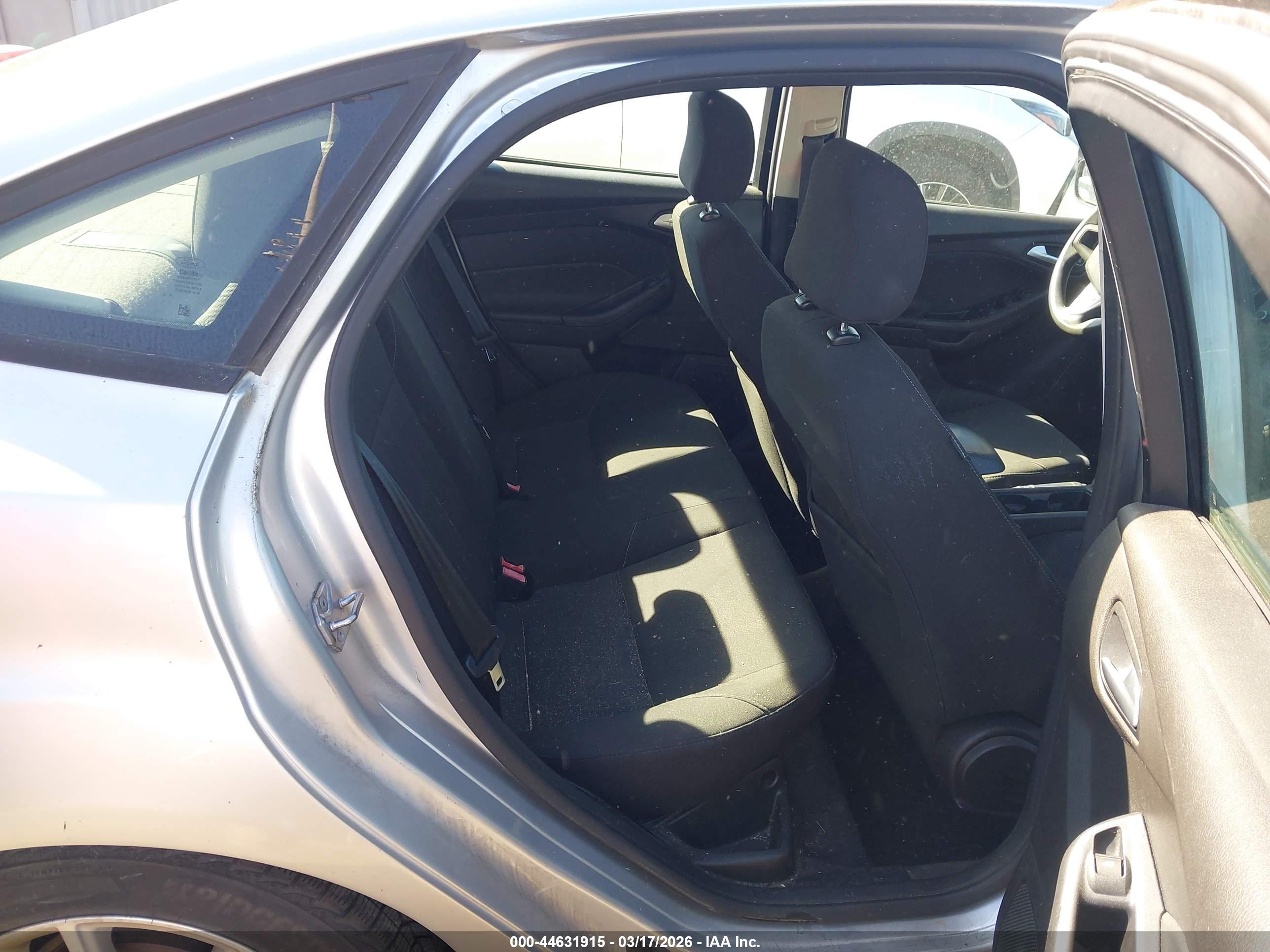 FORD FOCUS image 8