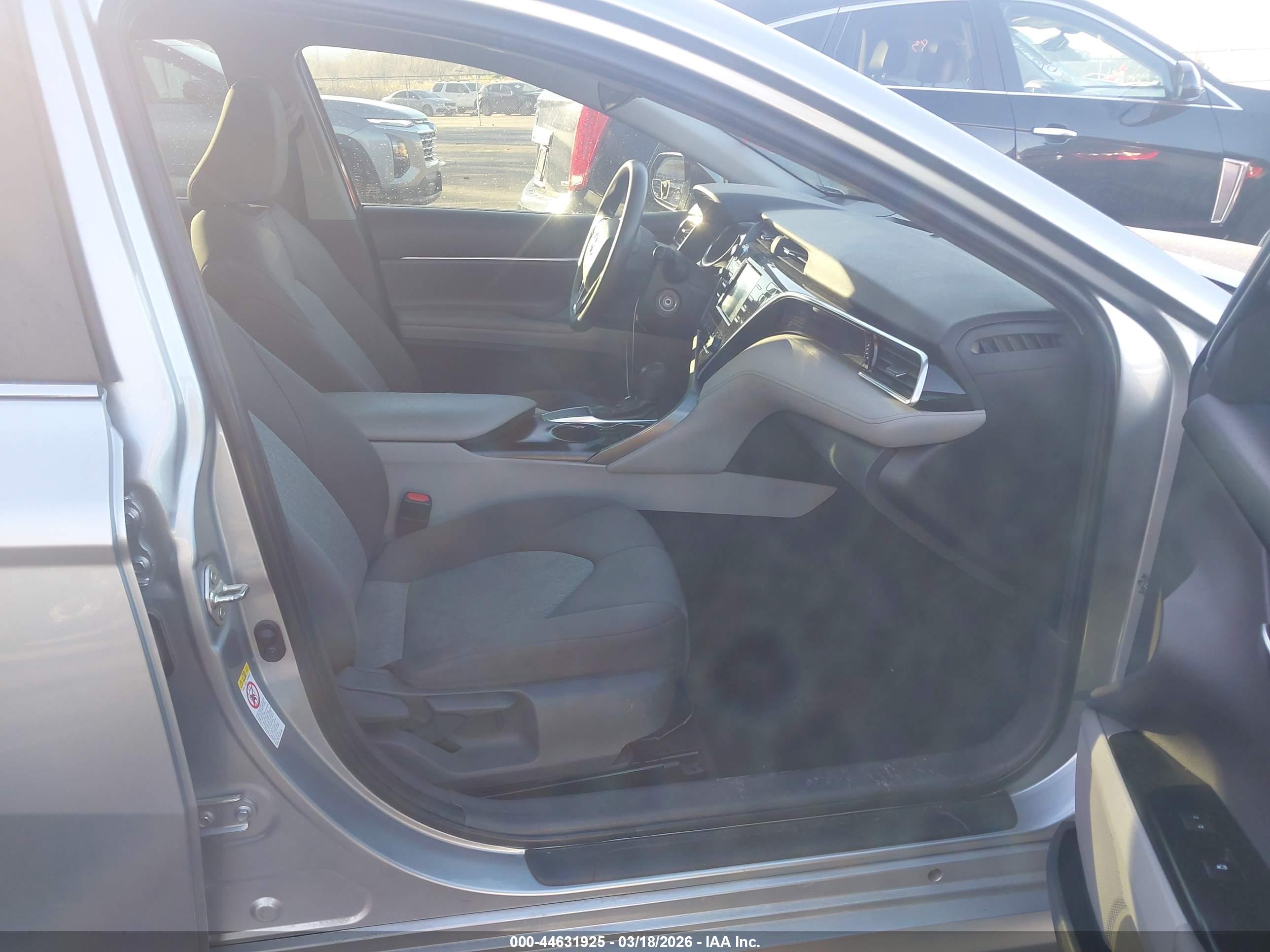 TOYOTA CAMRY image 5