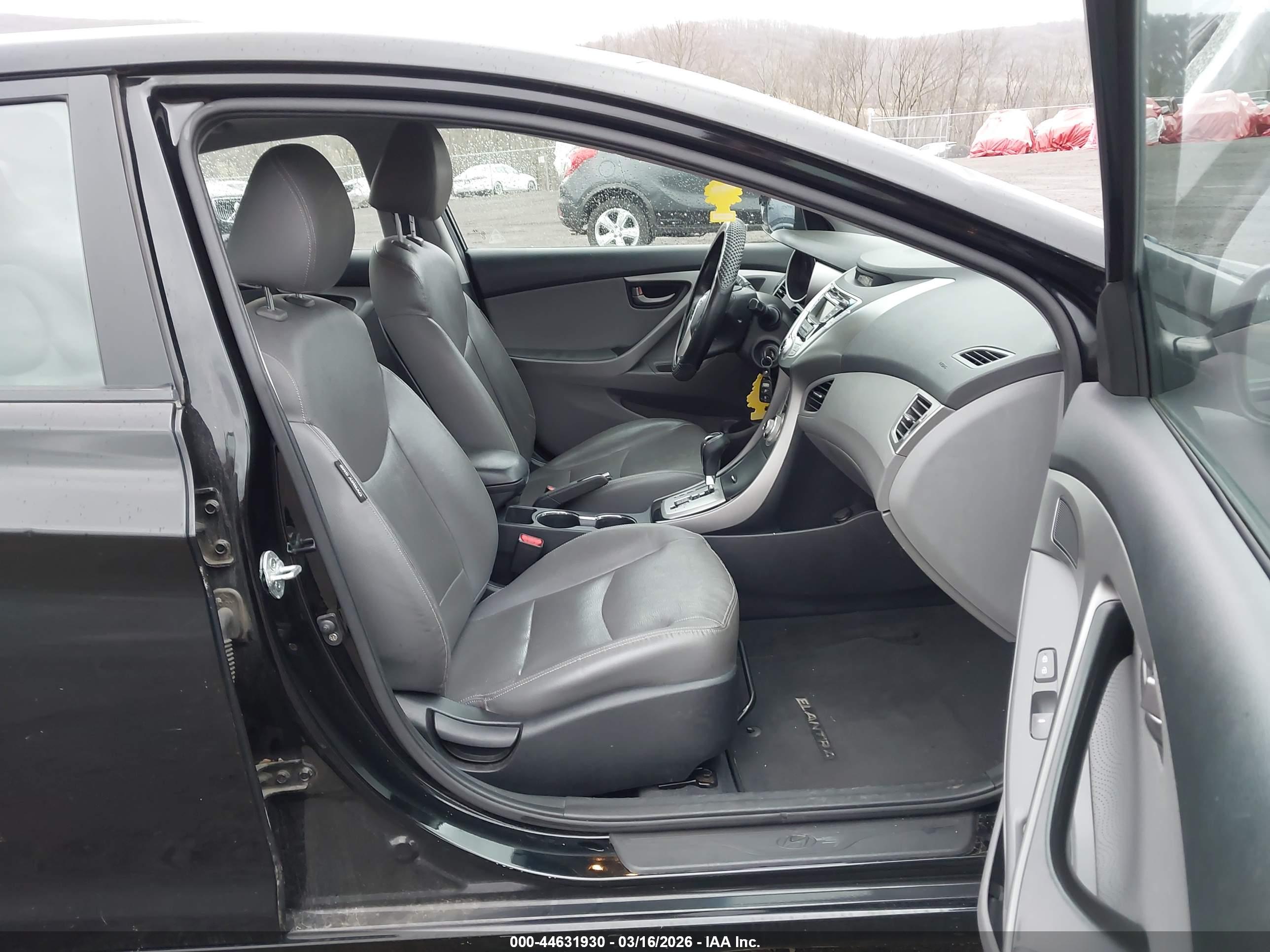HYUNDAI ELANTRA image 5