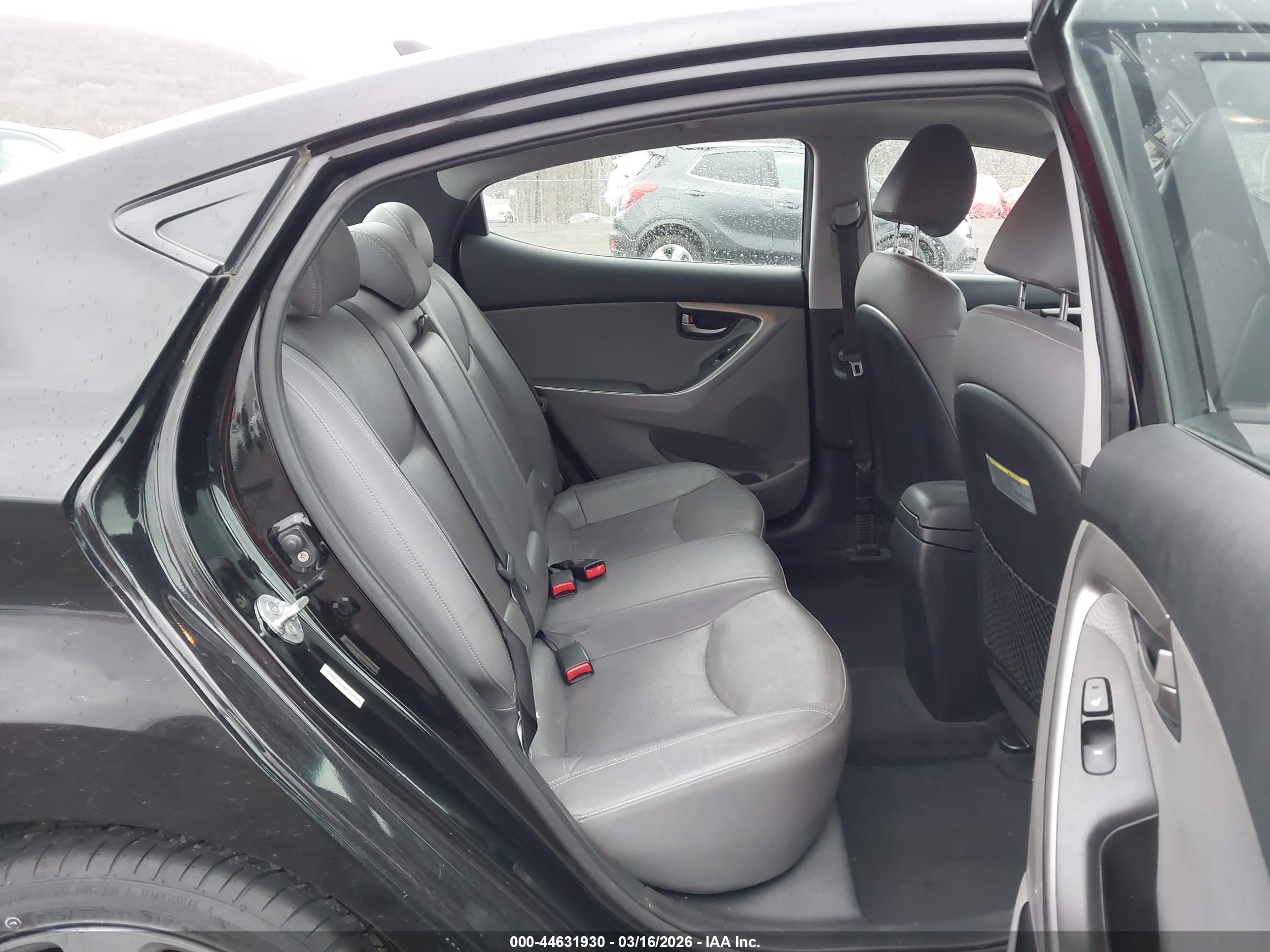 HYUNDAI ELANTRA image 8