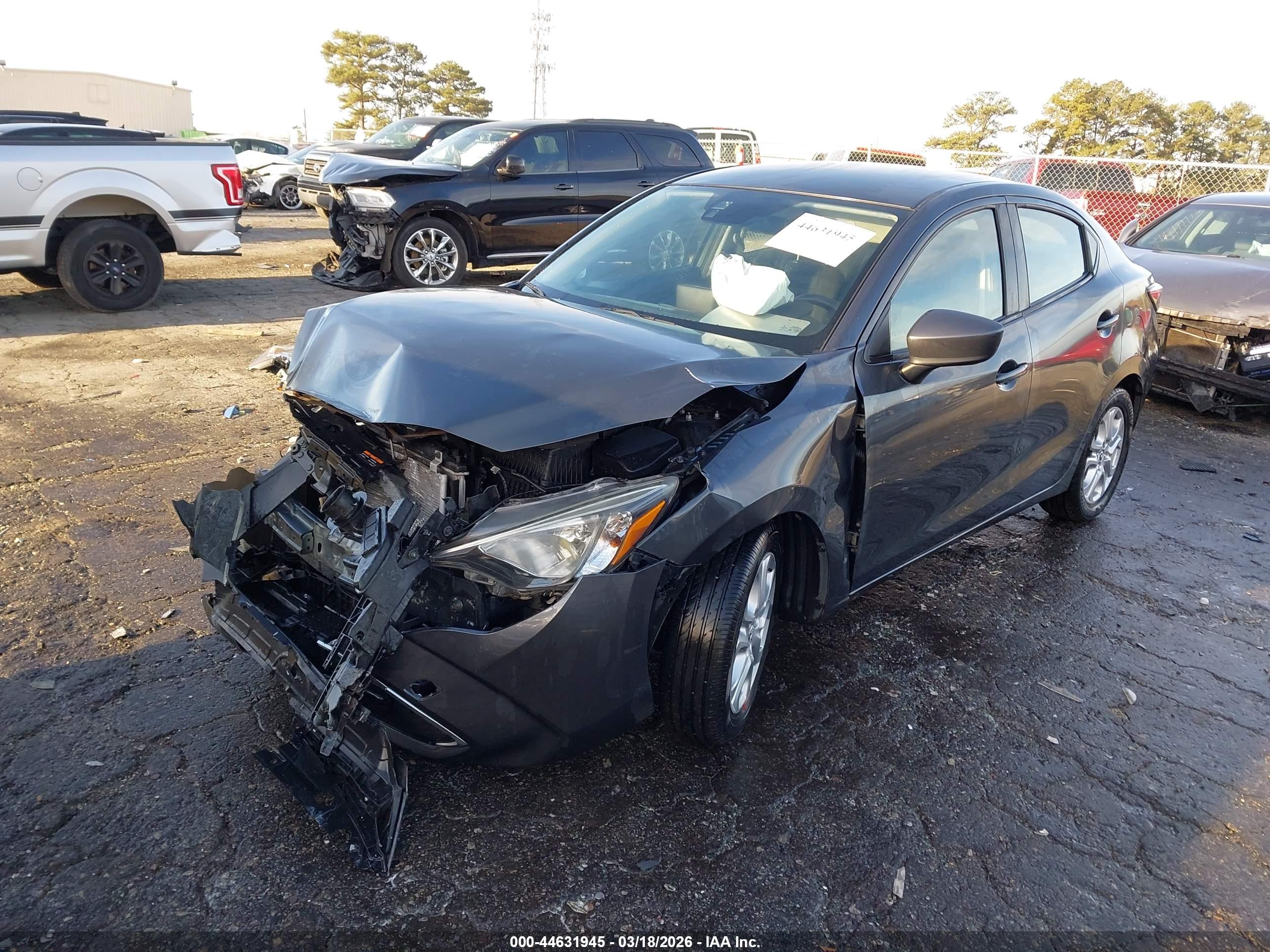 TOYOTA YARIS image 2