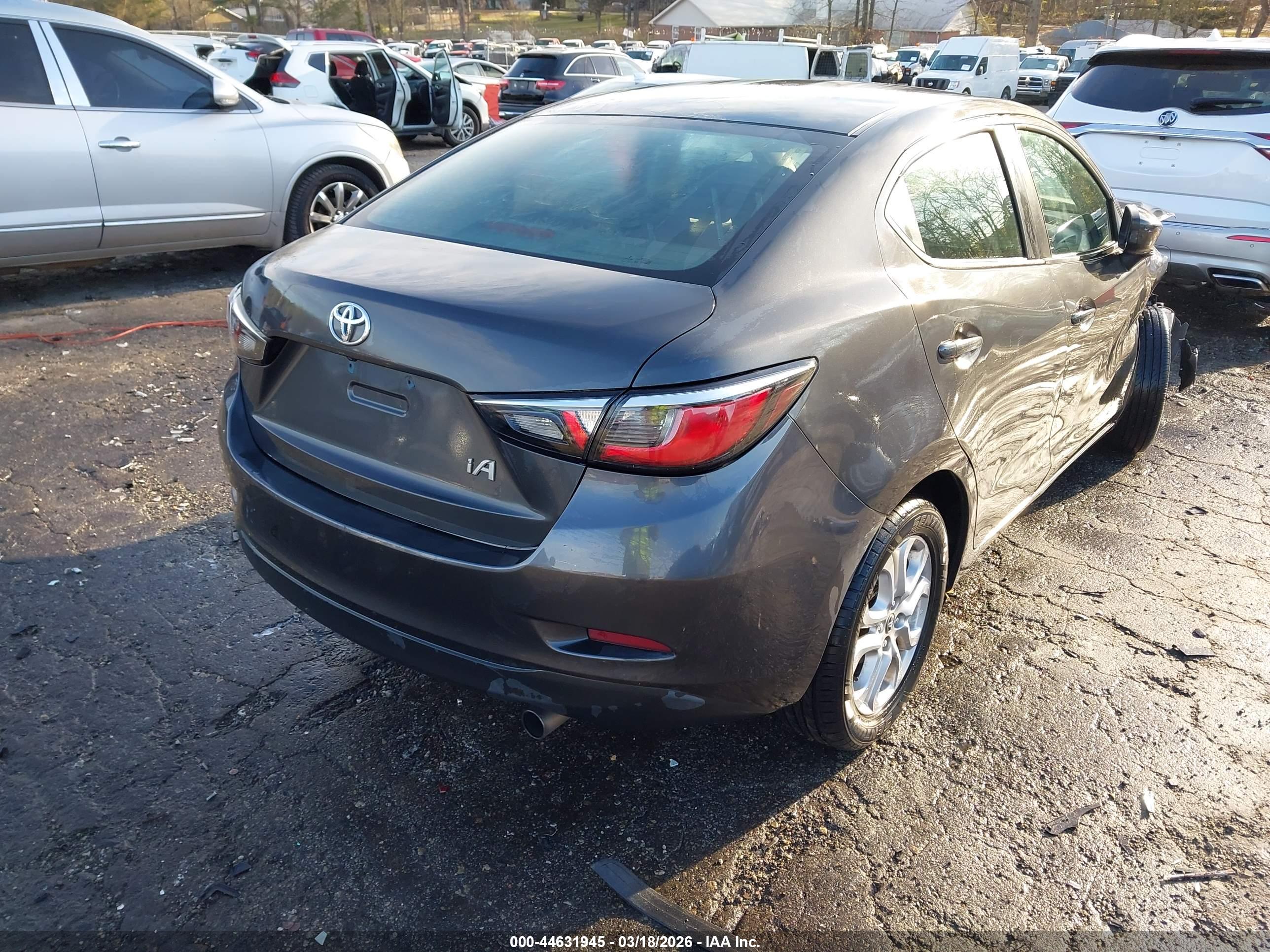TOYOTA YARIS image 4