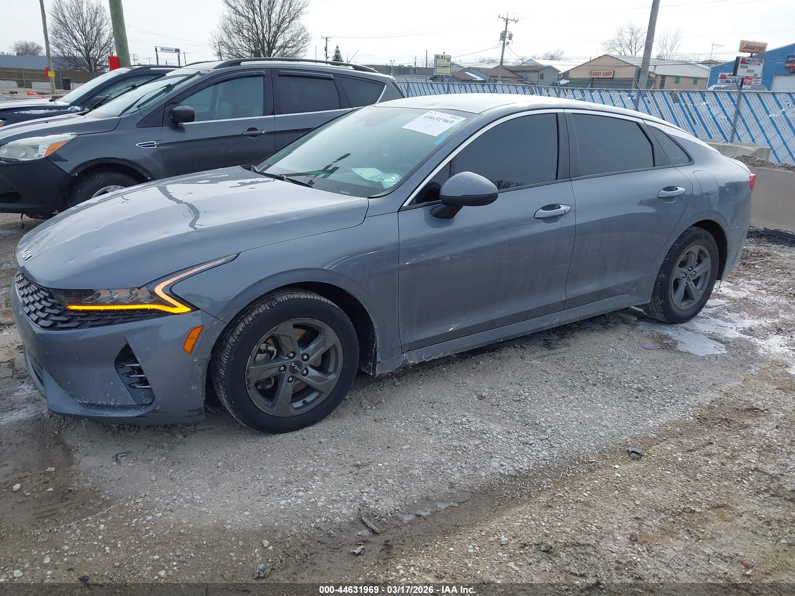 KIA K5 image 2