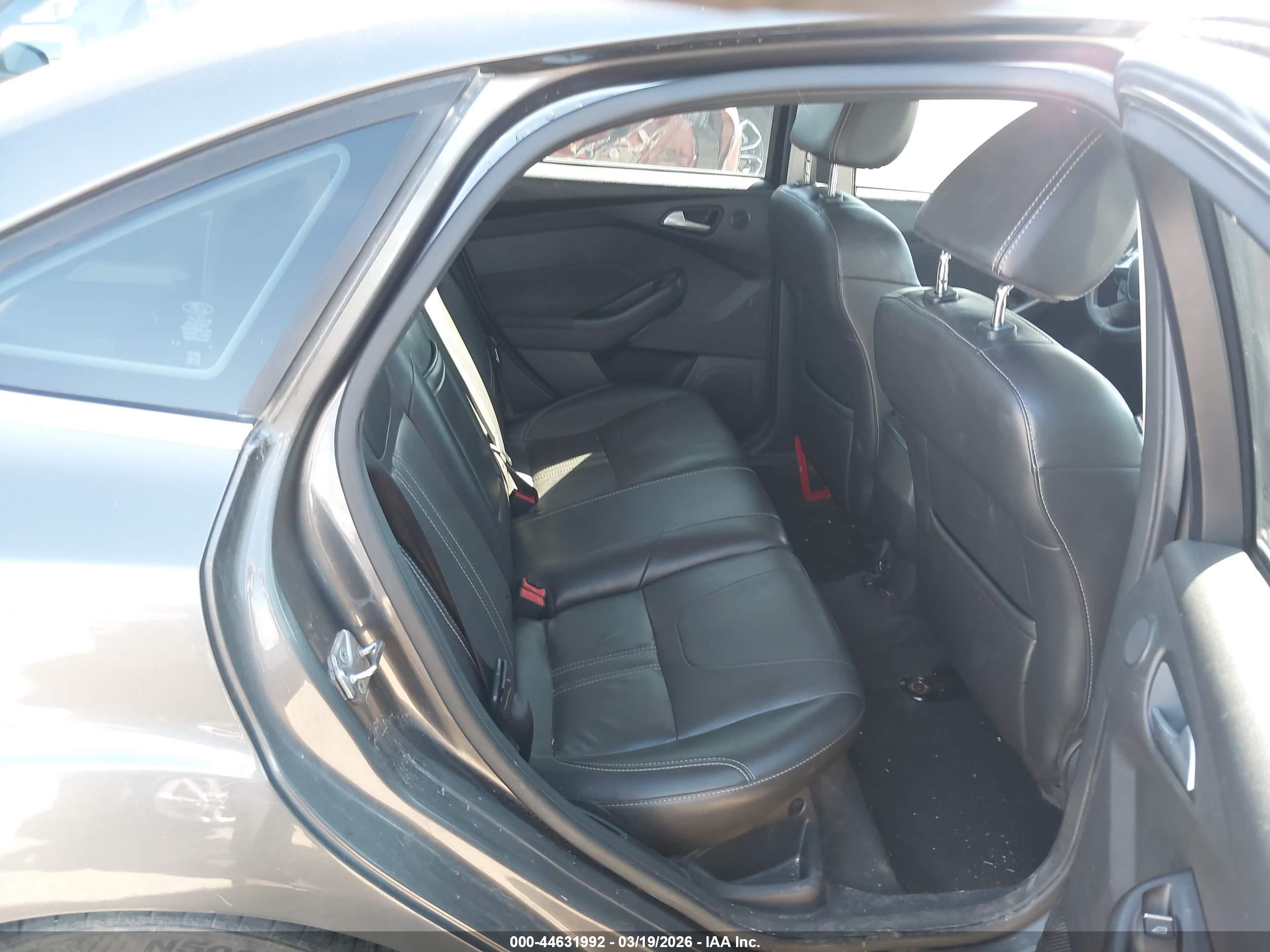 FORD FOCUS image 8