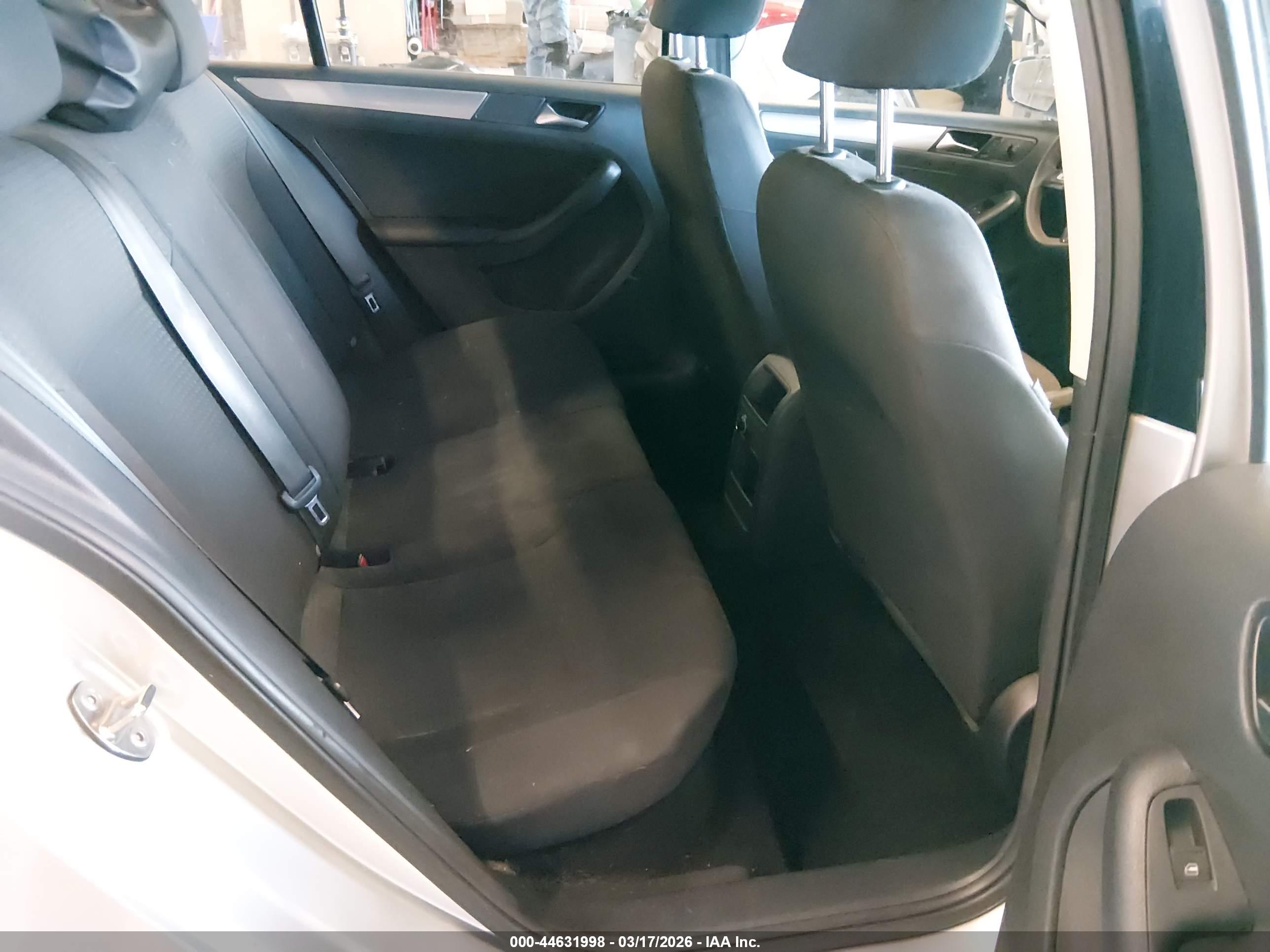 VOLKSWAGEN JETTA image 8