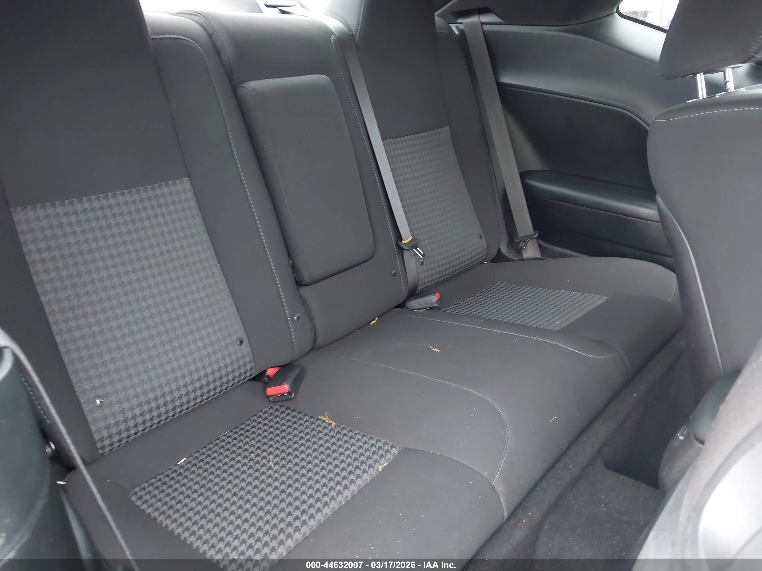 DODGE CHALLENGER image 8