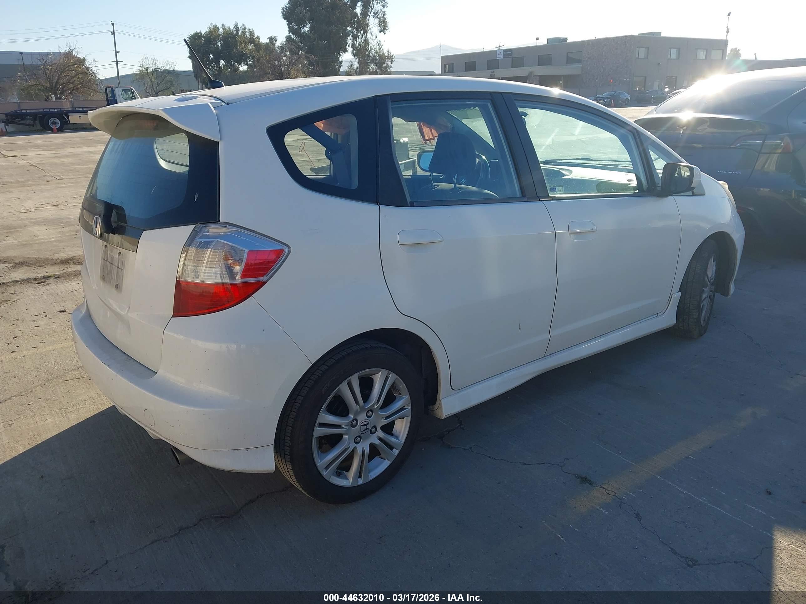 HONDA FIT image 4