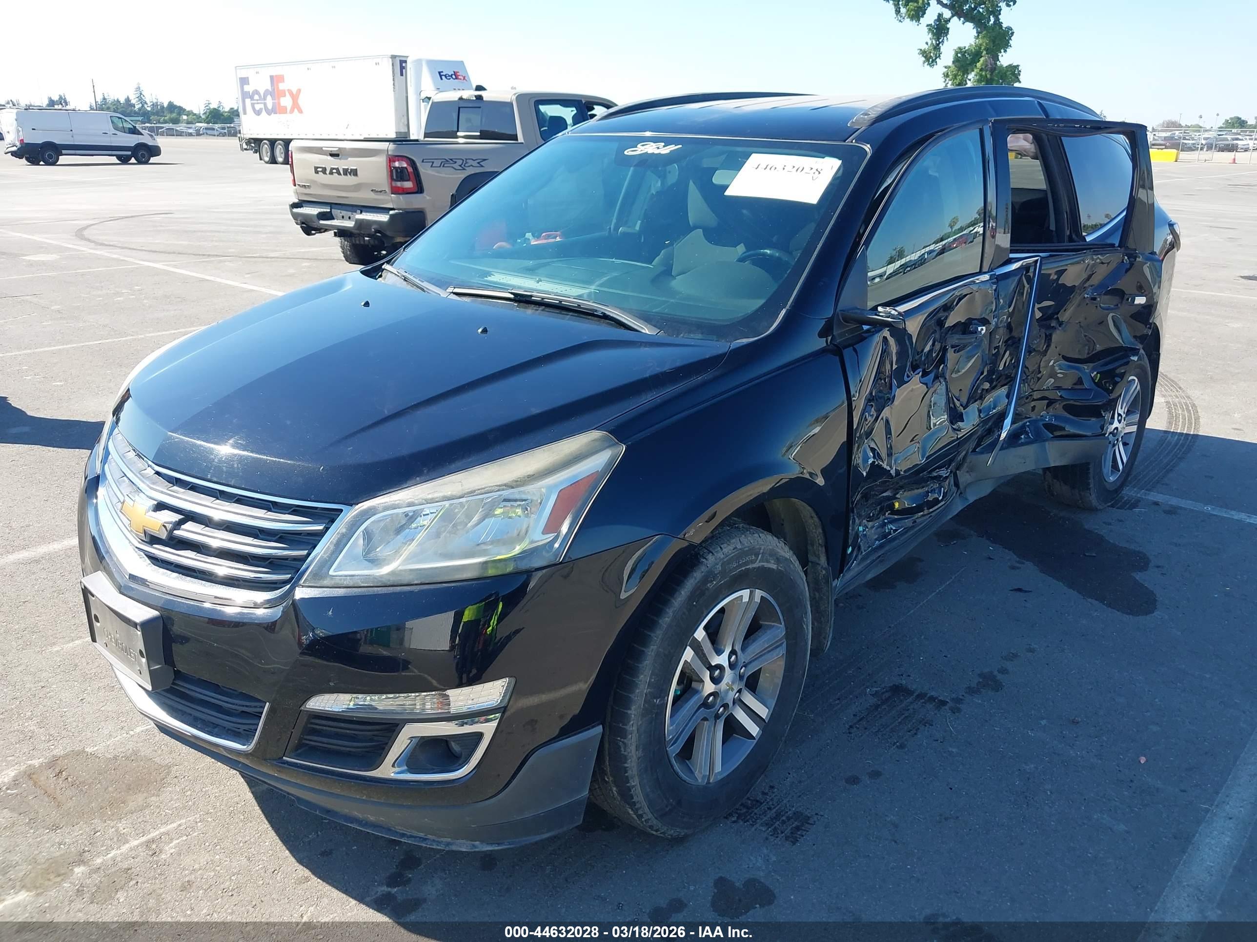 CHEVROLET TRAVERSE image 2
