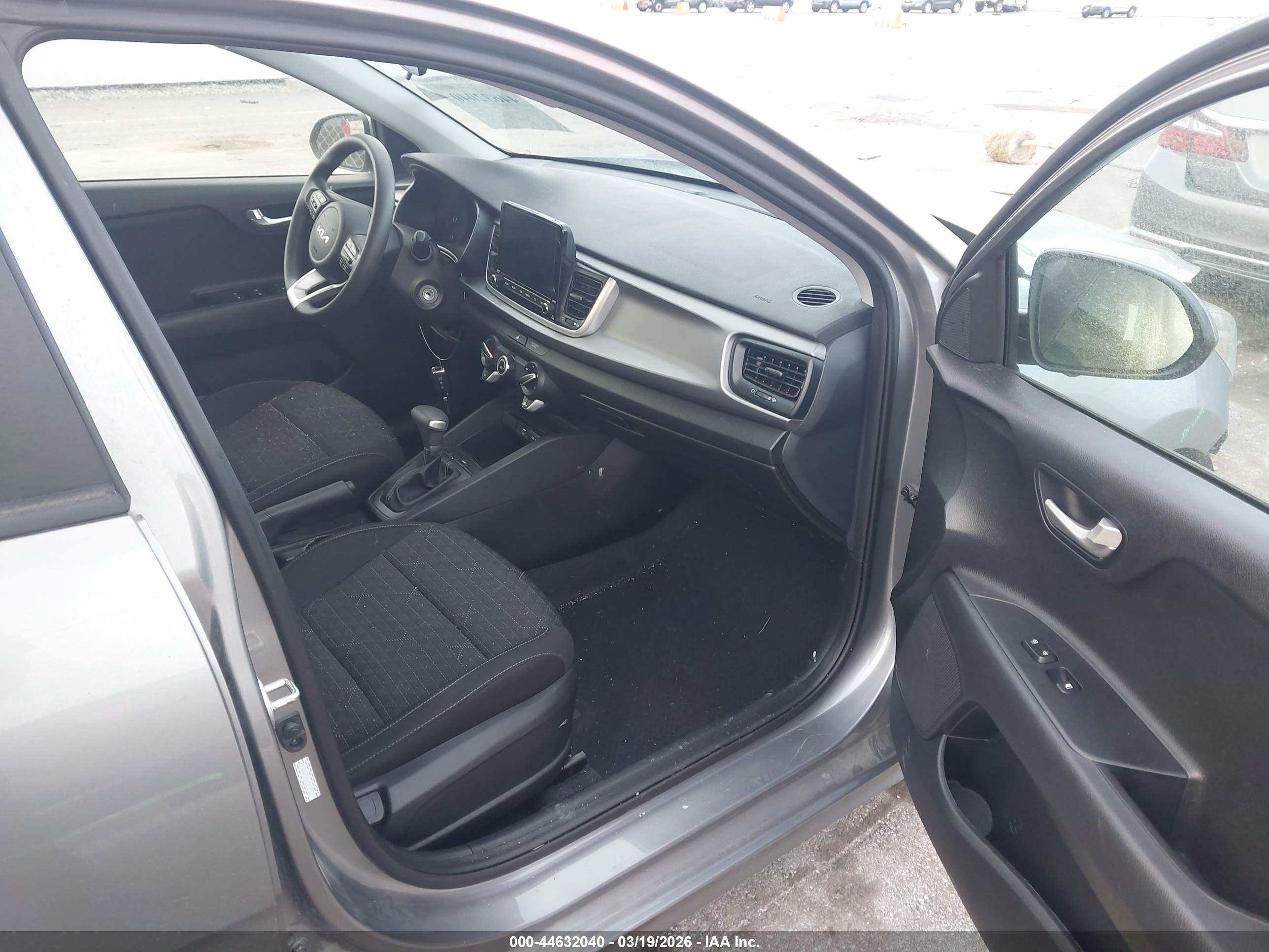KIA RIO image 5