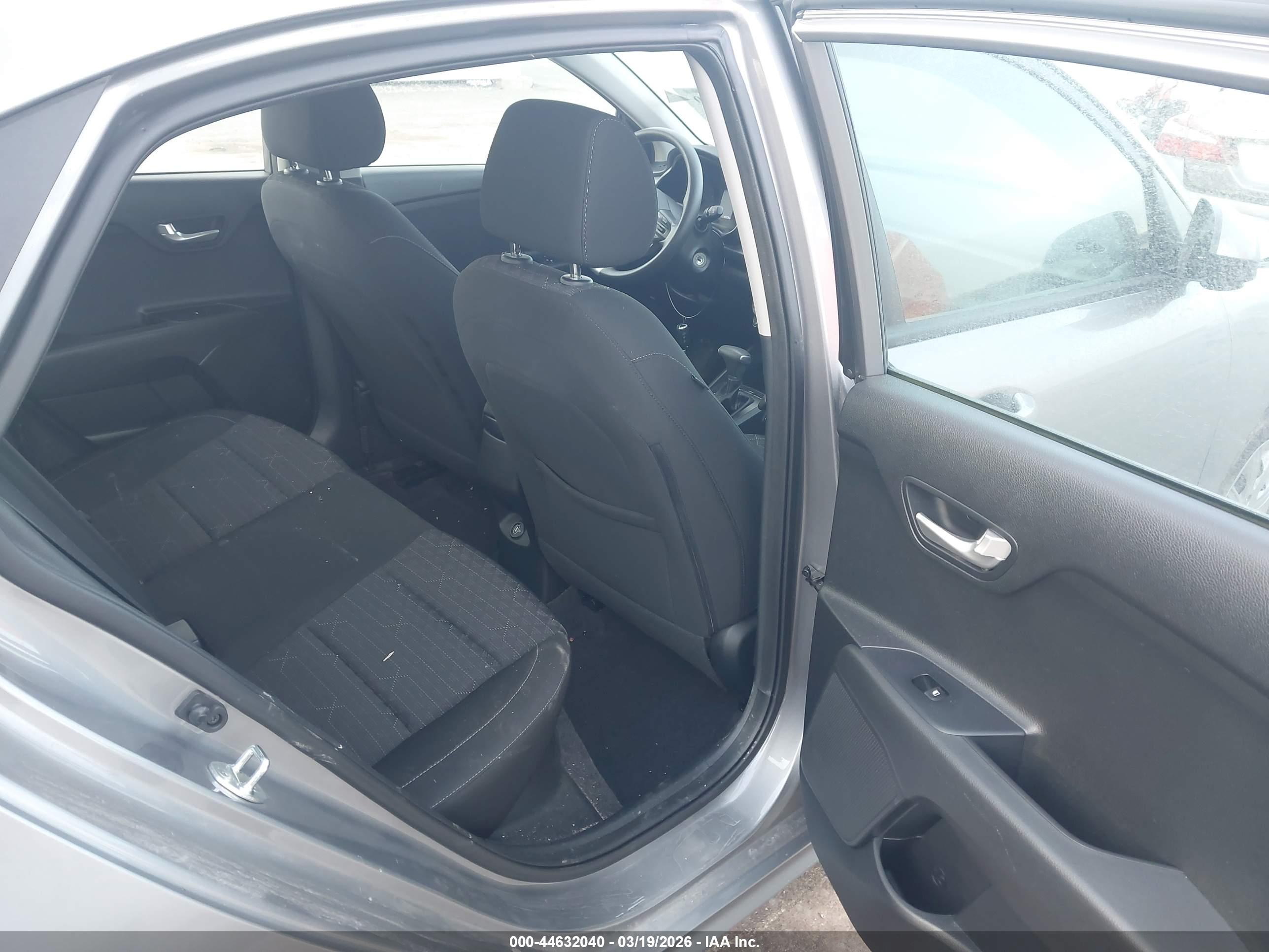 KIA RIO image 8