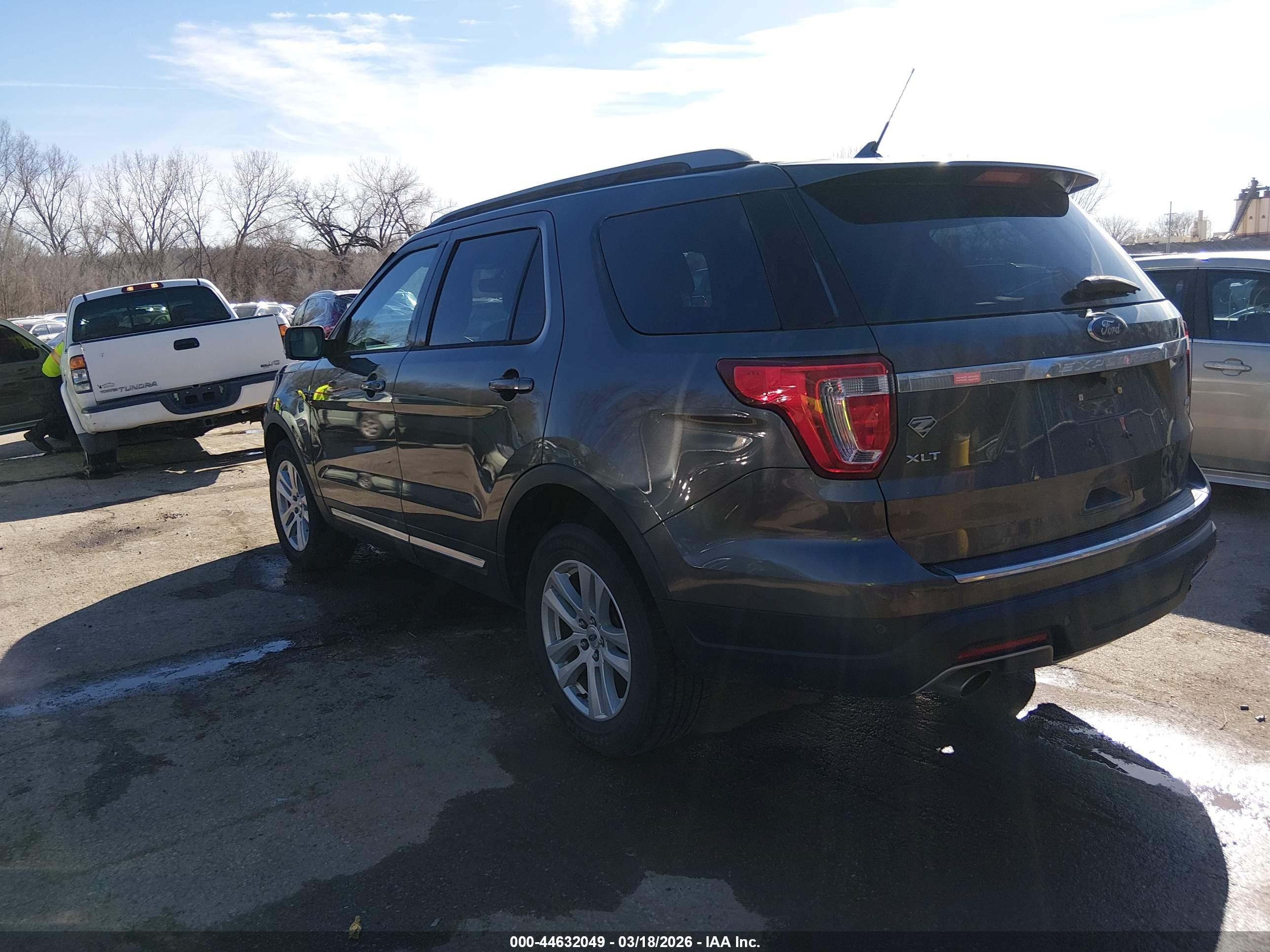FORD EXPLORER image 3