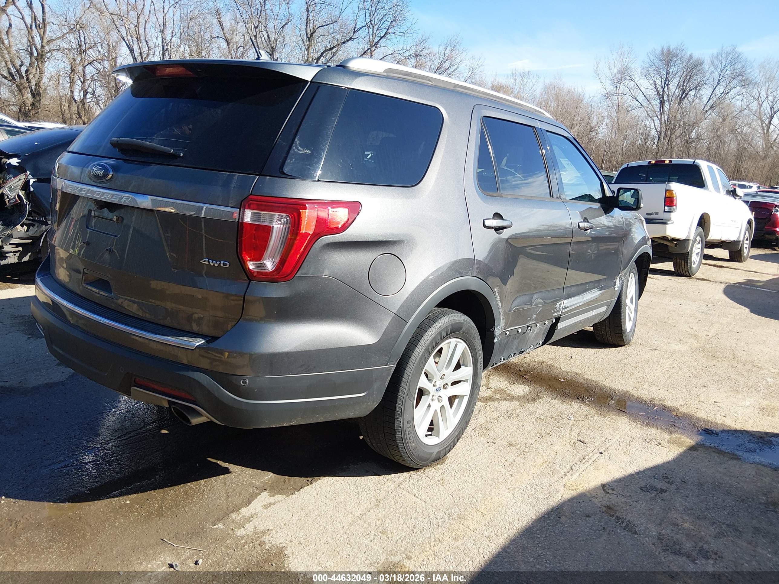 FORD EXPLORER image 4