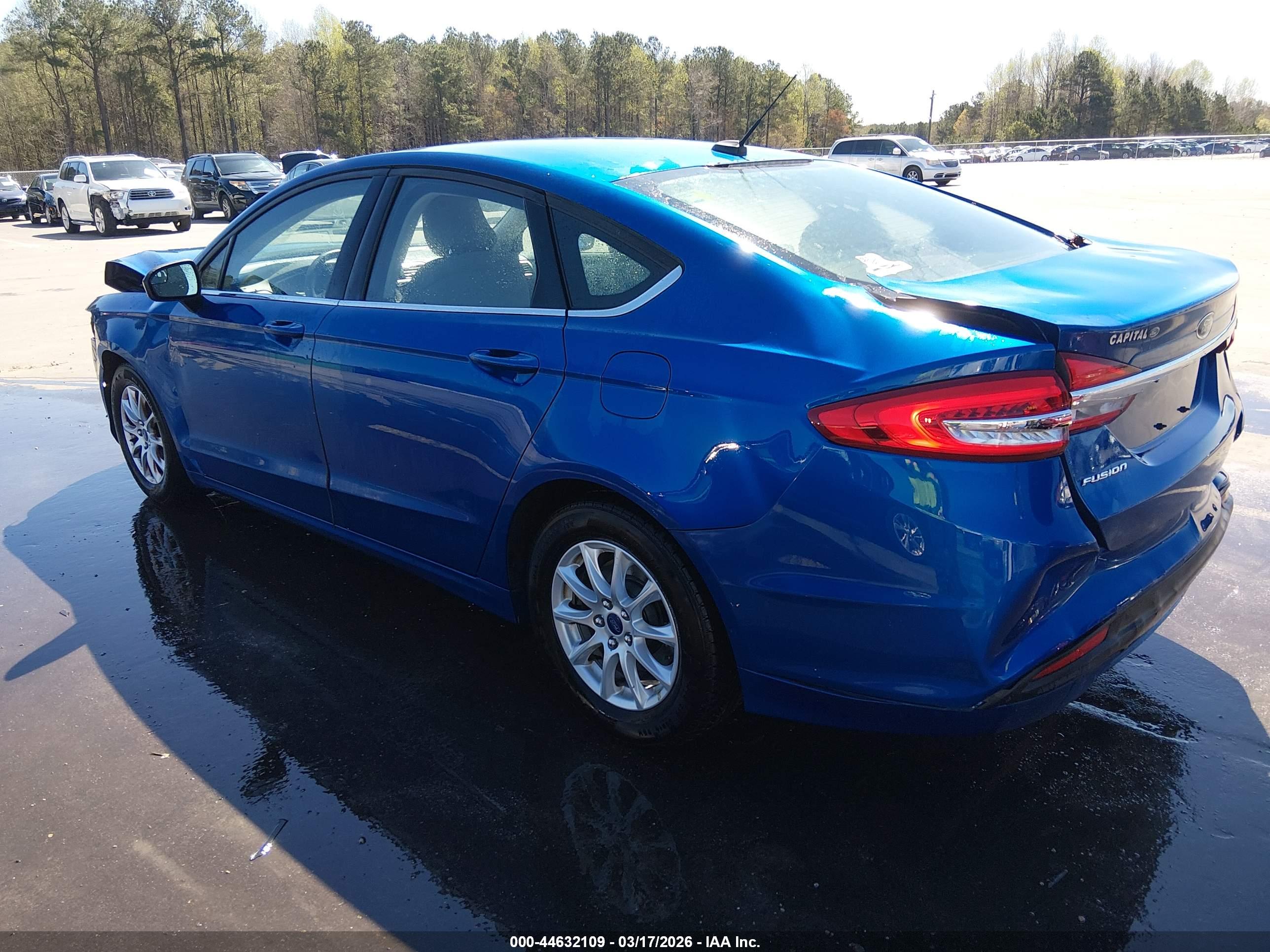 FORD FUSION image 3