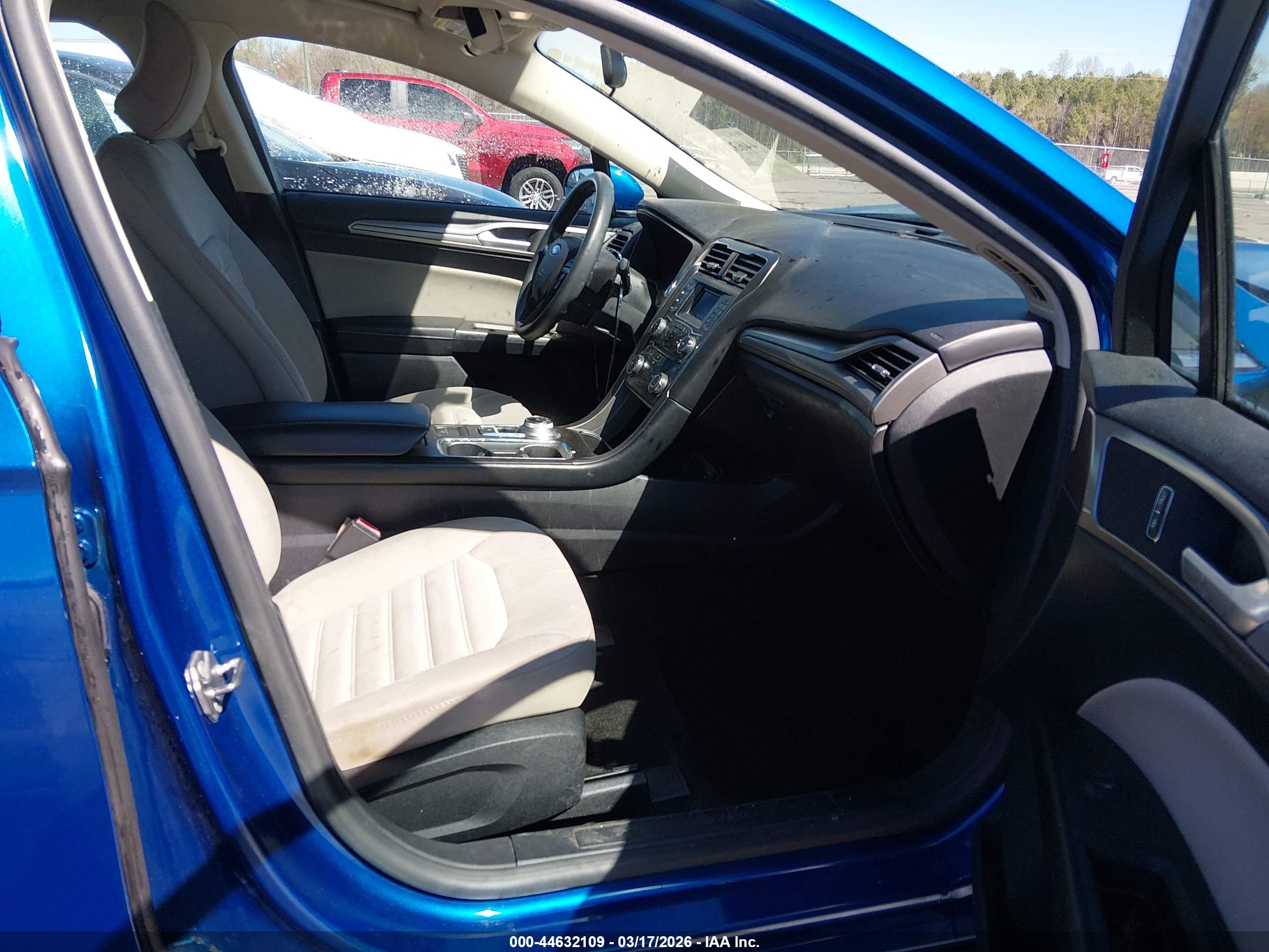 FORD FUSION image 5