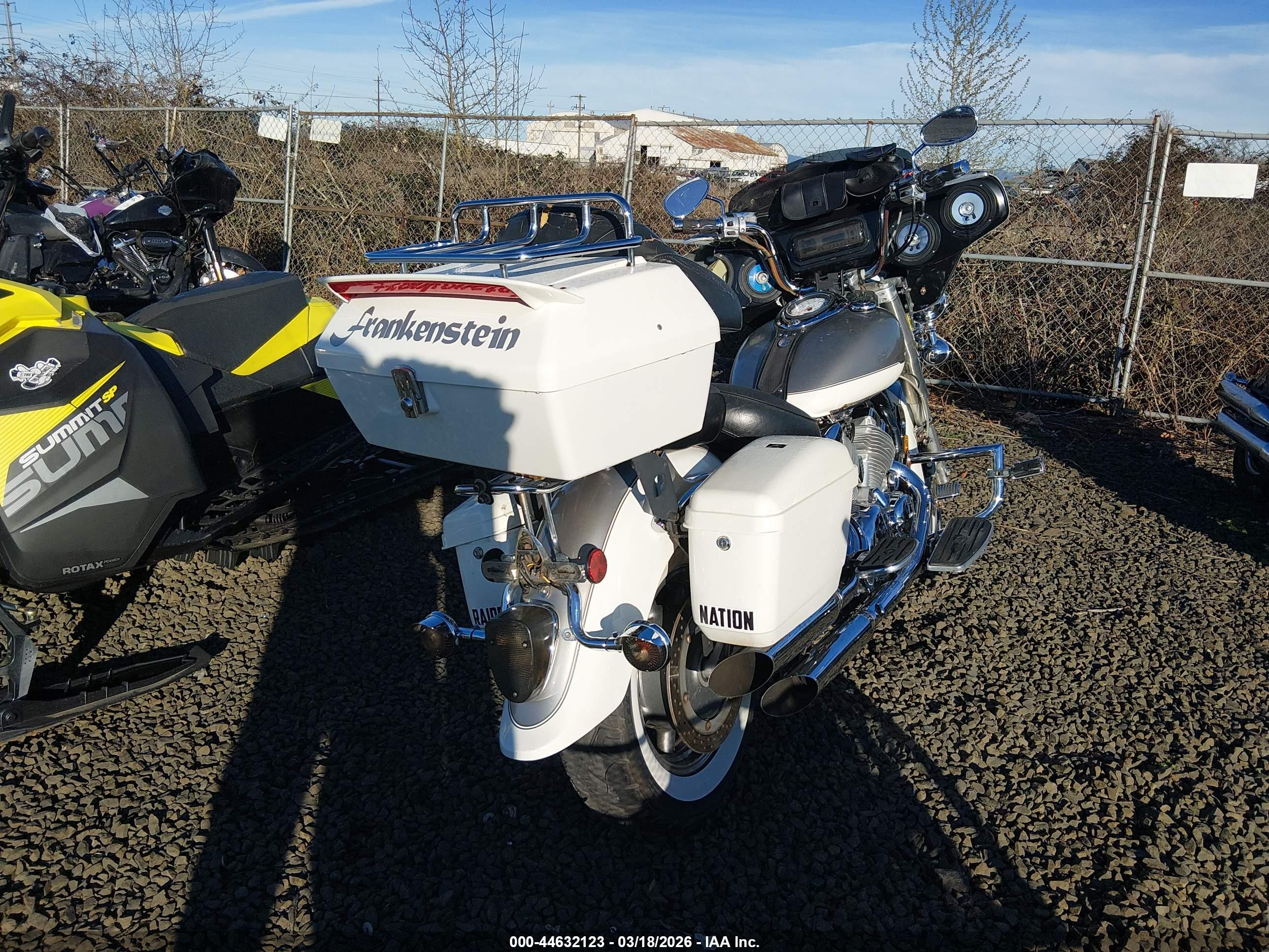 YAMAHA XVZ13 image 4